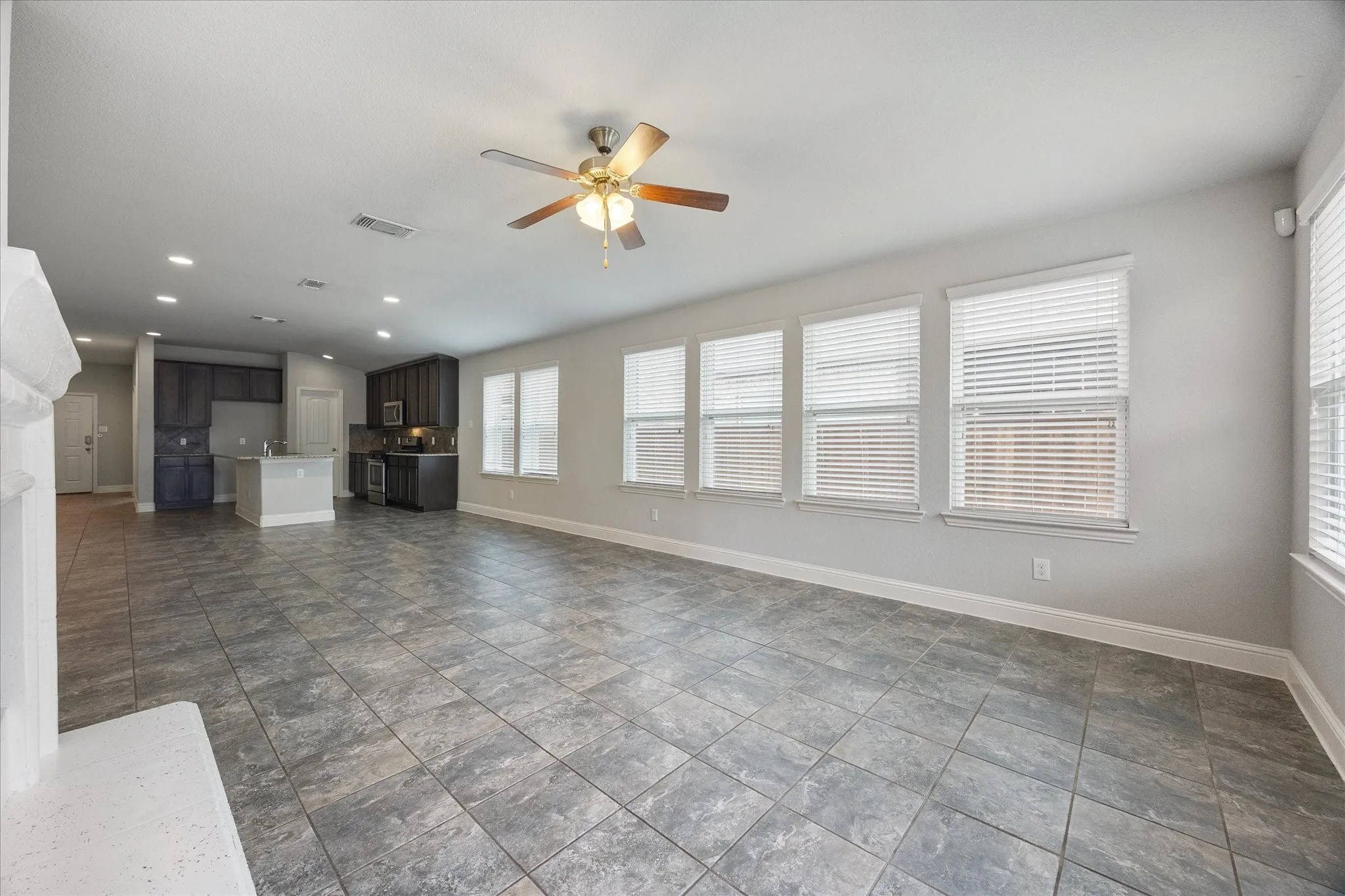 Single Family Residence For Sale in Rockwall County , 620 England Street, Fate, Texas 75189, 3 Bedroom, 3 Bathroom, 2 Garage spaces, 2,006 Sqft, built in 2016, mls#21294139, Real Estate Agent in Fate, Homes For Sale in Rockwall county, Homes For Sale in Fate, Realtor in Fate Texas, Real Estate Brokerage Independent Realty Texas, Luminita Cordes Realtor