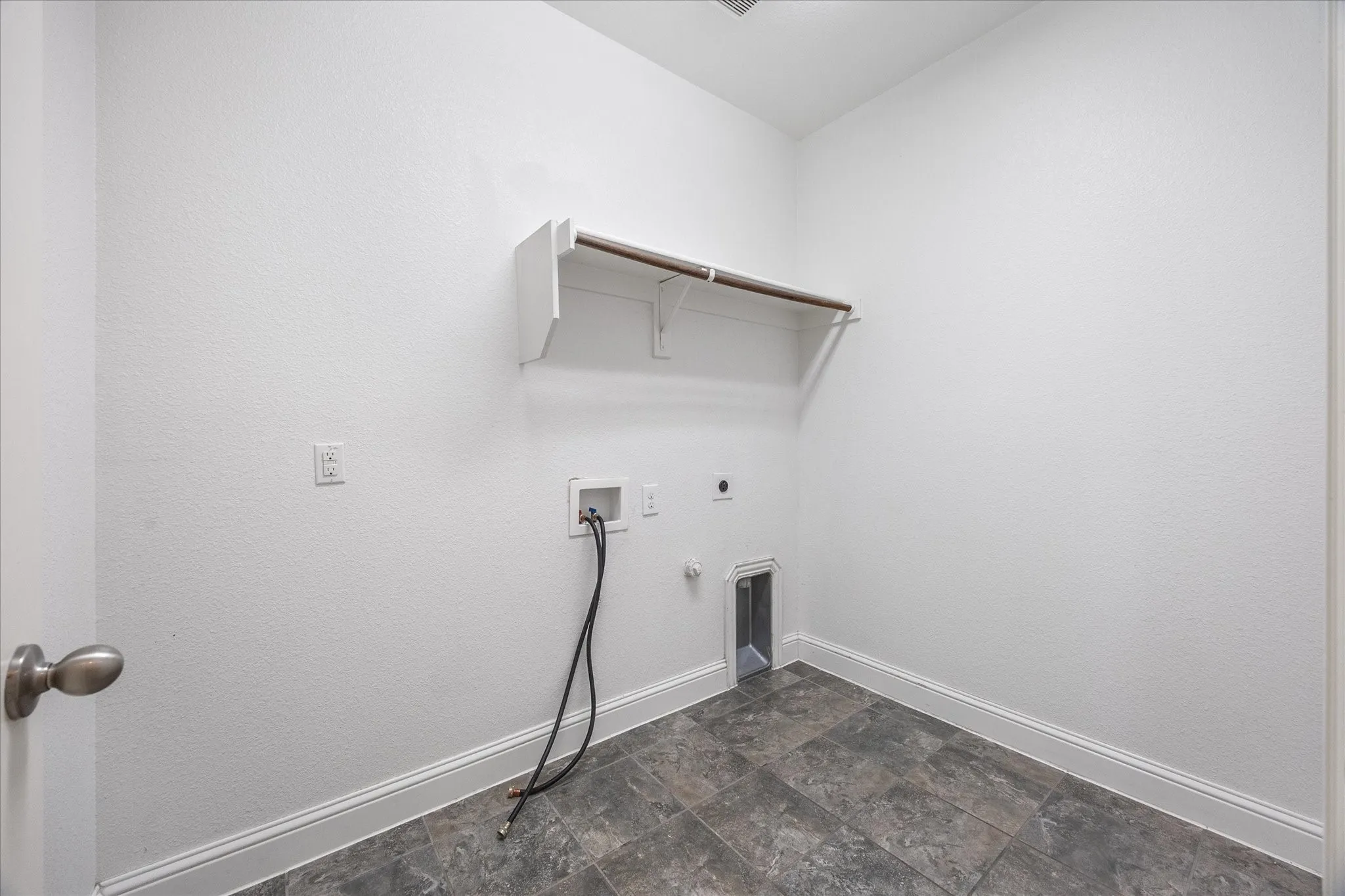 Single Family Residence For Sale in Rockwall County , 620 England Street, Fate, Texas 75189, 3 Bedroom, 3 Bathroom, 2 Garage spaces, 2,006 Sqft, built in 2016, mls#21294139, Real Estate Agent in Fate, Homes For Sale in Rockwall county, Homes For Sale in Fate, Realtor in Fate Texas, Real Estate Brokerage Independent Realty Texas, Luminita Cordes Realtor