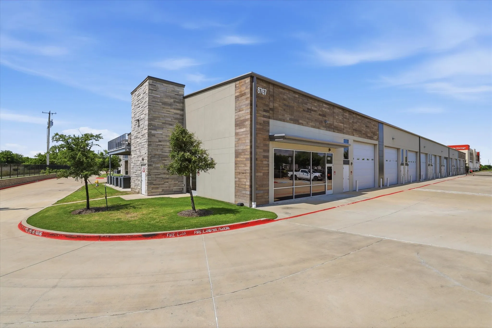 24/7 Private Community Clubhouse