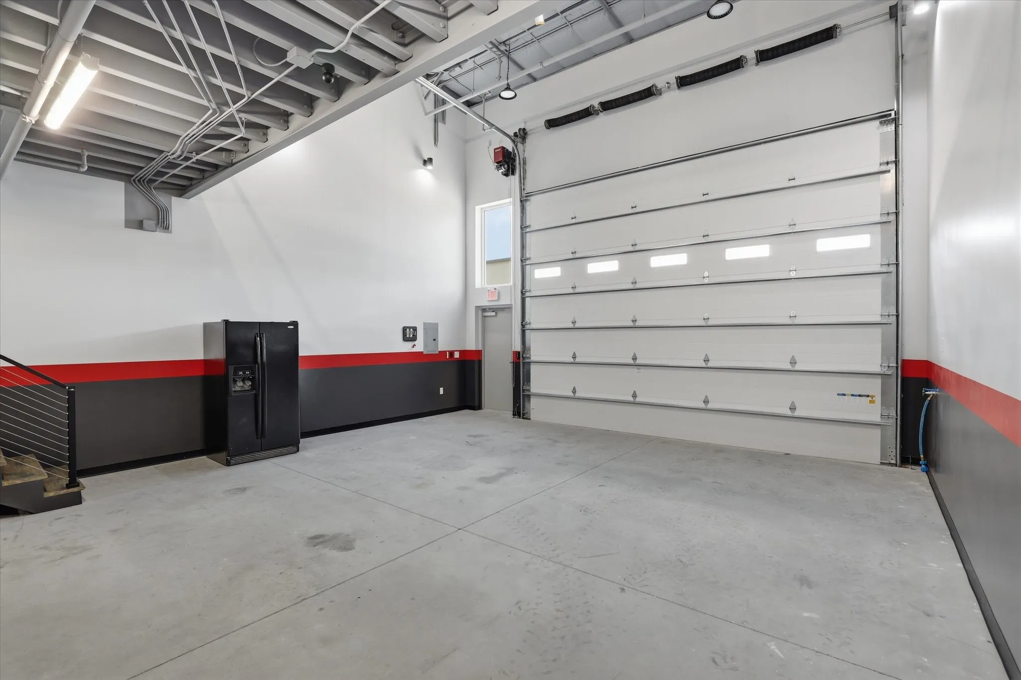 Grade level overhead door