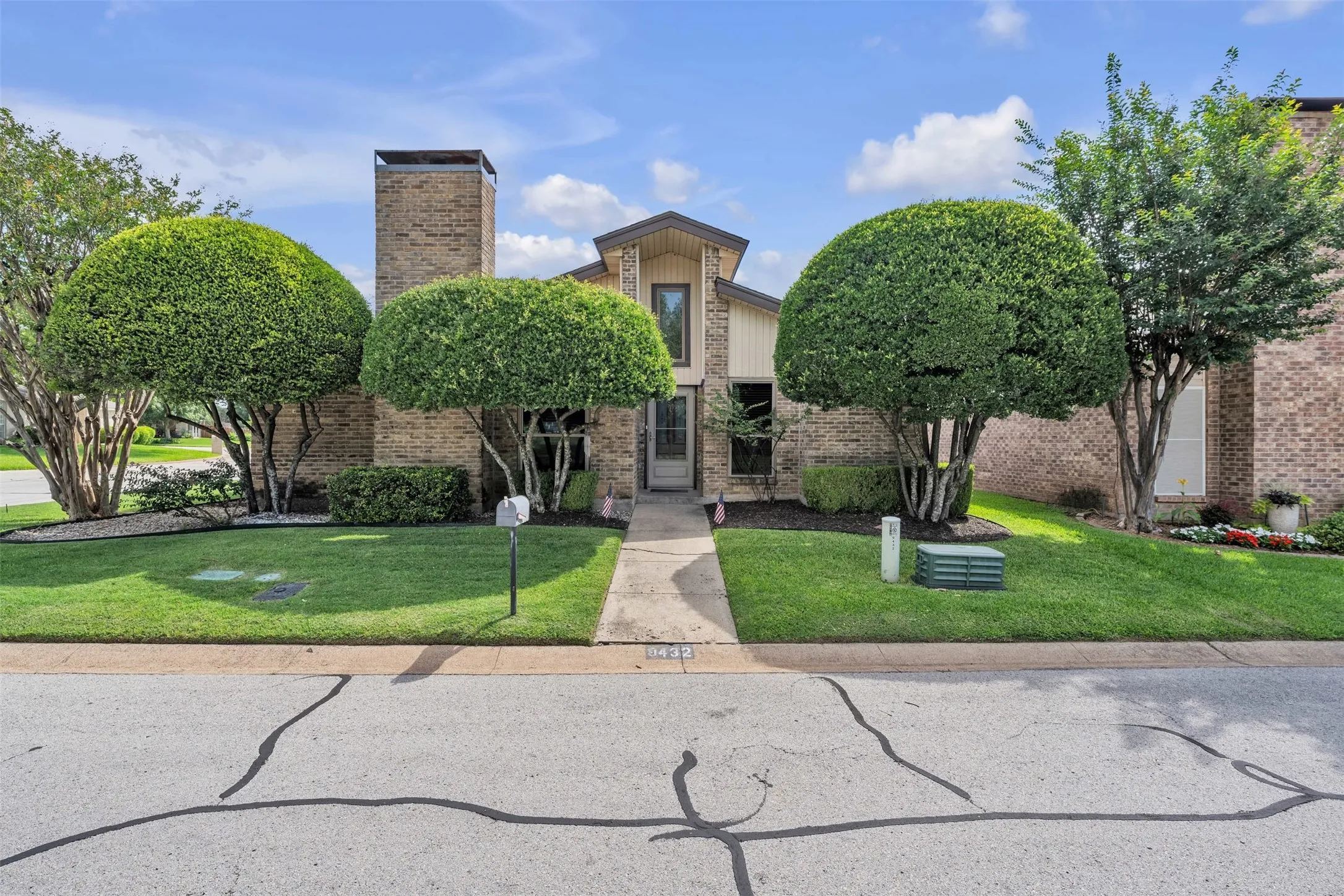 Single Family Residence For Sale in Tarrant County , 9432 Mountain Lake, Fort Worth, Texas 76179, 2 Bedroom, 2 Bathroom, 2 Garage spaces, 1,677 Sqft, built in 1978, mls#21274070, Real Estate Agent in Fort Worth, Homes For Sale in Tarrant county, Homes For Sale in Fort Worth, Realtor in Fort Worth Texas, Real Estate Brokerage Independent Realty Texas, Luminita Cordes Realtor