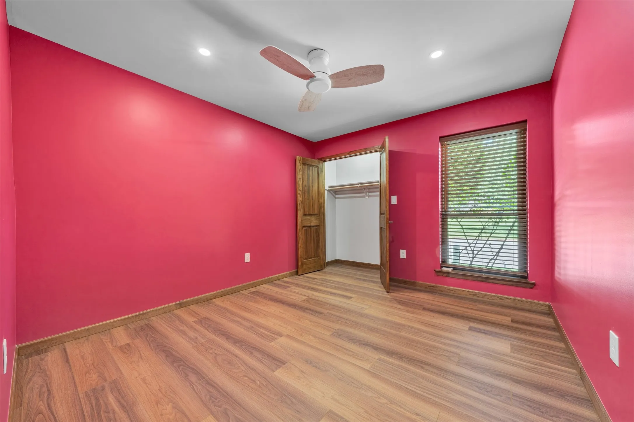 Single Family Residence For Sale in Tarrant County , 9432 Mountain Lake, Fort Worth, Texas 76179, 2 Bedroom, 2 Bathroom, 2 Garage spaces, 1,677 Sqft, built in 1978, mls#21274070, Real Estate Agent in Fort Worth, Homes For Sale in Tarrant county, Homes For Sale in Fort Worth, Realtor in Fort Worth Texas, Real Estate Brokerage Independent Realty Texas, Luminita Cordes Realtor