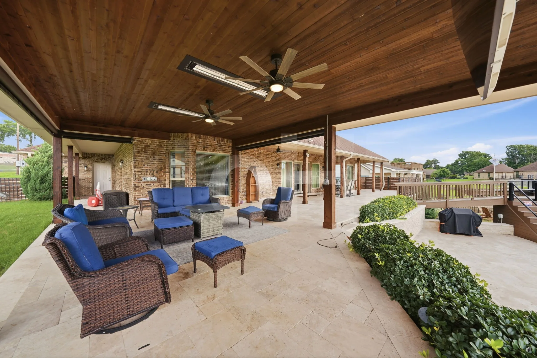 Single Family Residence For Sale in Kaufman County , 19022 Tennis Court Drive, Kemp, Texas 75143, 5 Bedroom, 4 Bathroom, 3 Garage spaces, 3,062 Sqft, built in 2005, mls#21291735, Real Estate Agent in Kemp, Homes For Sale in Kaufman county, Homes For Sale in Kemp, Realtor in Kemp Texas, Real Estate Brokerage Independent Realty Texas, Luminita Cordes Realtor