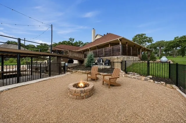 Single Family Residence For Sale in Kaufman County , 19022 Tennis Court Drive, Kemp, Texas 75143, 5 Bedroom, 4 Bathroom, 3 Garage spaces, 3,062 Sqft, built in 2005, mls#21291735, Real Estate Agent in Kemp, Homes For Sale in Kaufman county, Homes For Sale in Kemp, Realtor in Kemp Texas, Real Estate Brokerage Independent Realty Texas, Luminita Cordes Realtor