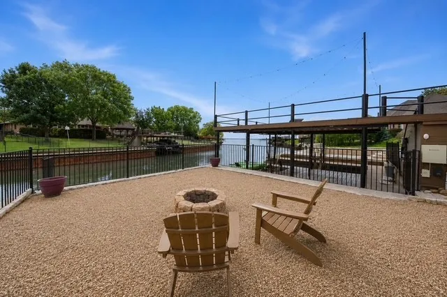 Single Family Residence For Sale in Kaufman County , 19022 Tennis Court Drive, Kemp, Texas 75143, 5 Bedroom, 4 Bathroom, 3 Garage spaces, 3,062 Sqft, built in 2005, mls#21291735, Real Estate Agent in Kemp, Homes For Sale in Kaufman county, Homes For Sale in Kemp, Realtor in Kemp Texas, Real Estate Brokerage Independent Realty Texas, Luminita Cordes Realtor