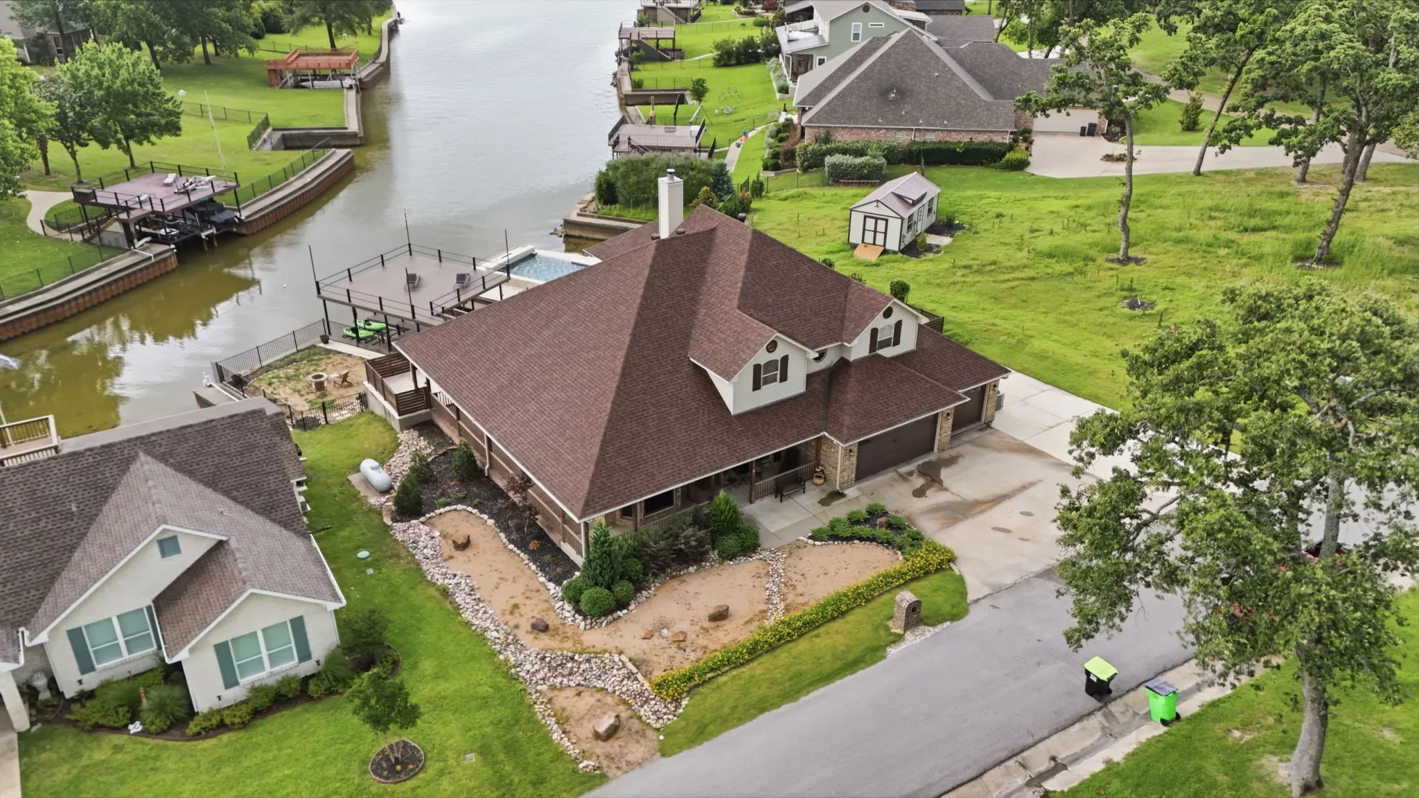Single Family Residence For Sale in Kaufman County , 19022 Tennis Court Drive, Kemp, Texas 75143, 5 Bedroom, 4 Bathroom, 3 Garage spaces, 3,062 Sqft, built in 2005, mls#21291735, Real Estate Agent in Kemp, Homes For Sale in Kaufman county, Homes For Sale in Kemp, Realtor in Kemp Texas, Real Estate Brokerage Independent Realty Texas, Luminita Cordes Realtor