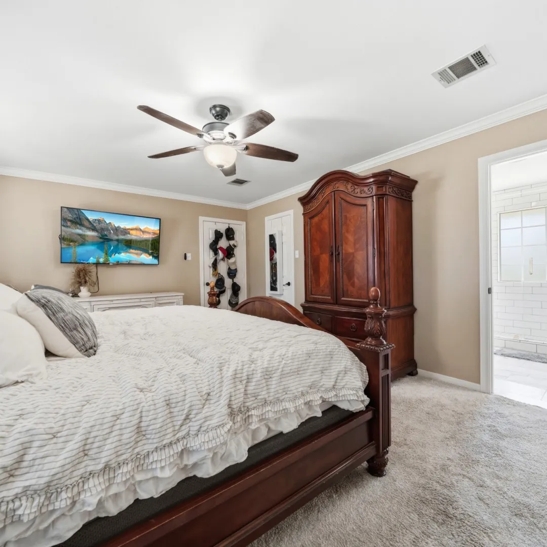 Spacious room featuring plush carpeting, a ceiling fan with integrated lighting, and crown molding