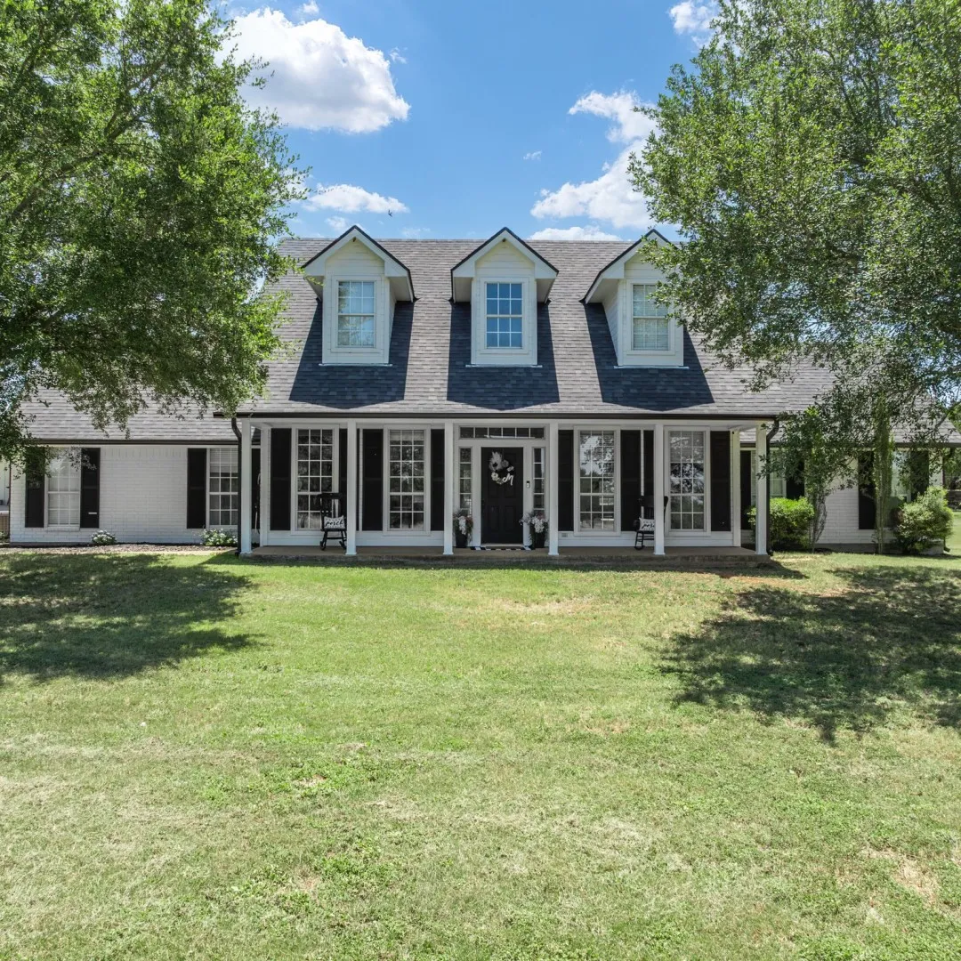 Single Family Residence For Sale in Mc Lennan County , 785 Tweedy Road, Valley Mills, Texas 76689, 5 Bedroom, 3 Bathroom, Garage spaces, 2,818 Sqft, built in 1998, mls#21294159, Real Estate Agent in Valley Mills, Homes For Sale in Mc Lennan county, Homes For Sale in Valley Mills, Realtor in Valley Mills Texas, Real Estate Brokerage Independent Realty Texas, Luminita Cordes Realtor
