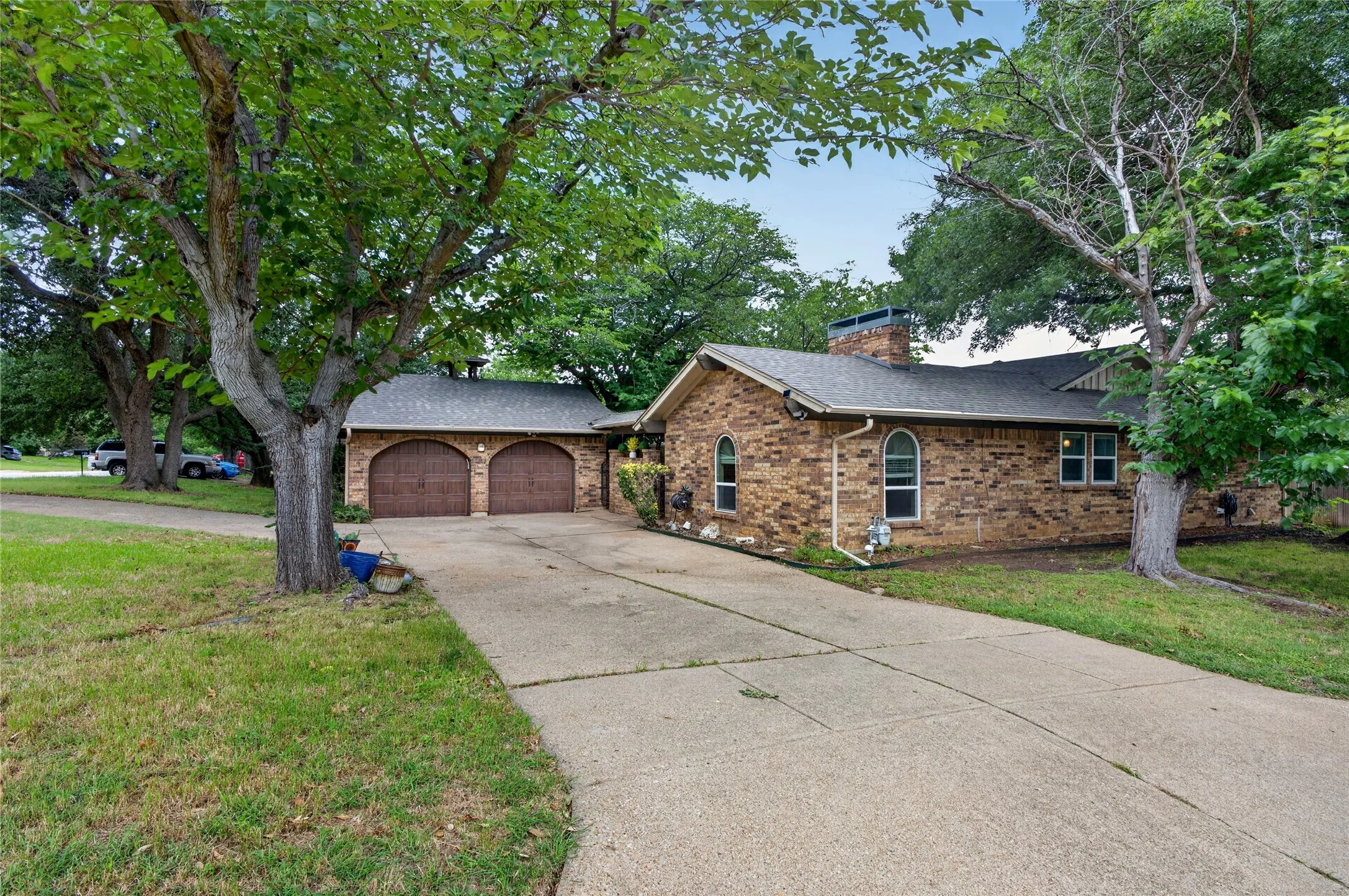 Single Family Residence For Sale in Tarrant County , 5310 Westminster Court S, Fort Worth, Texas 76133, 3 Bedroom, 2 Bathroom, 2 Garage spaces, 1,788 Sqft, built in 1969, mls#21282277, Real Estate Agent in Fort Worth, Homes For Sale in Tarrant county, Homes For Sale in Fort Worth, Realtor in Fort Worth Texas, Real Estate Brokerage Independent Realty Texas, Luminita Cordes Realtor