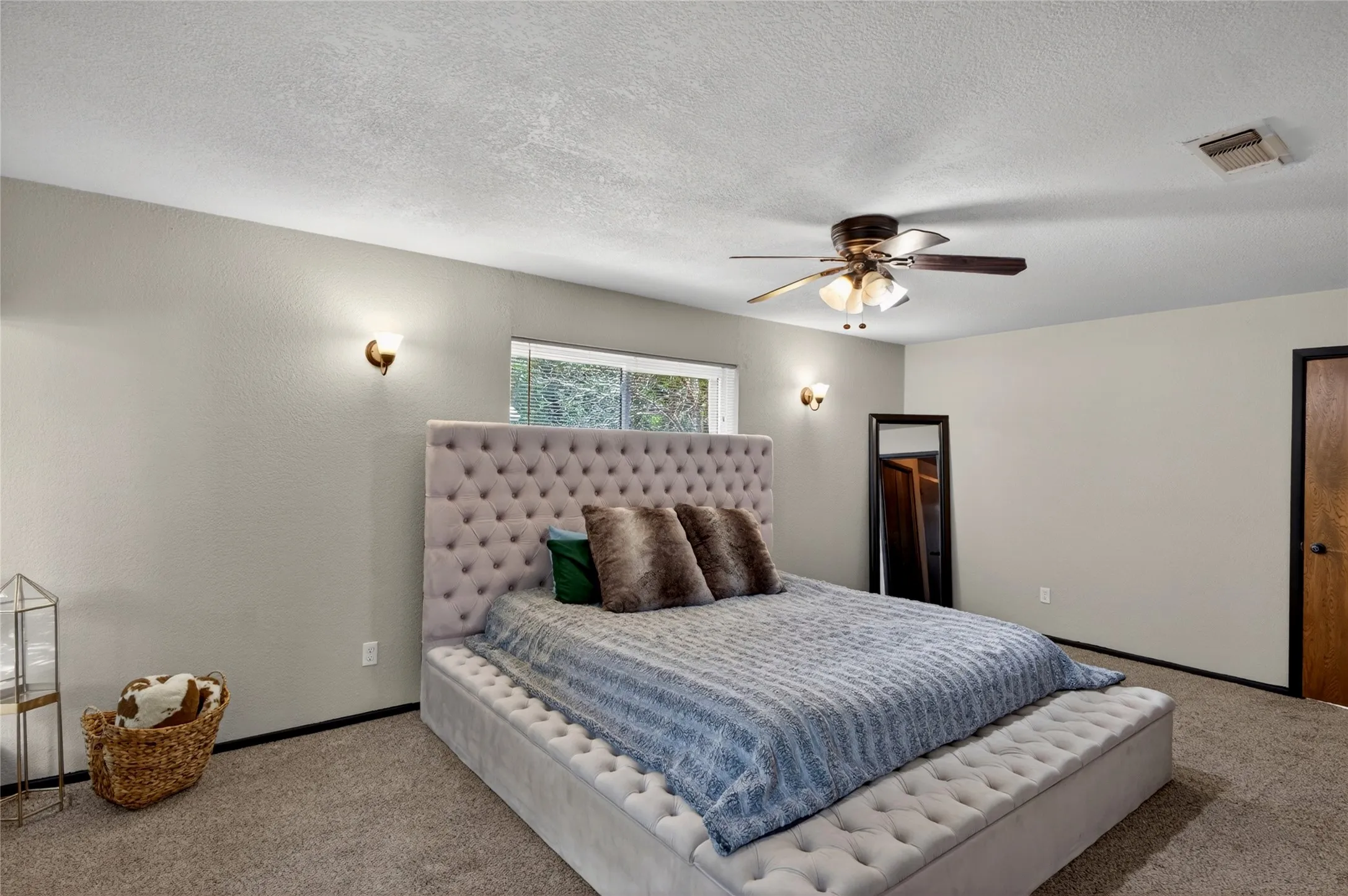 Single Family Residence For Sale in Tarrant County , 5310 Westminster Court S, Fort Worth, Texas 76133, 3 Bedroom, 2 Bathroom, 2 Garage spaces, 1,788 Sqft, built in 1969, mls#21282277, Real Estate Agent in Fort Worth, Homes For Sale in Tarrant county, Homes For Sale in Fort Worth, Realtor in Fort Worth Texas, Real Estate Brokerage Independent Realty Texas, Luminita Cordes Realtor
