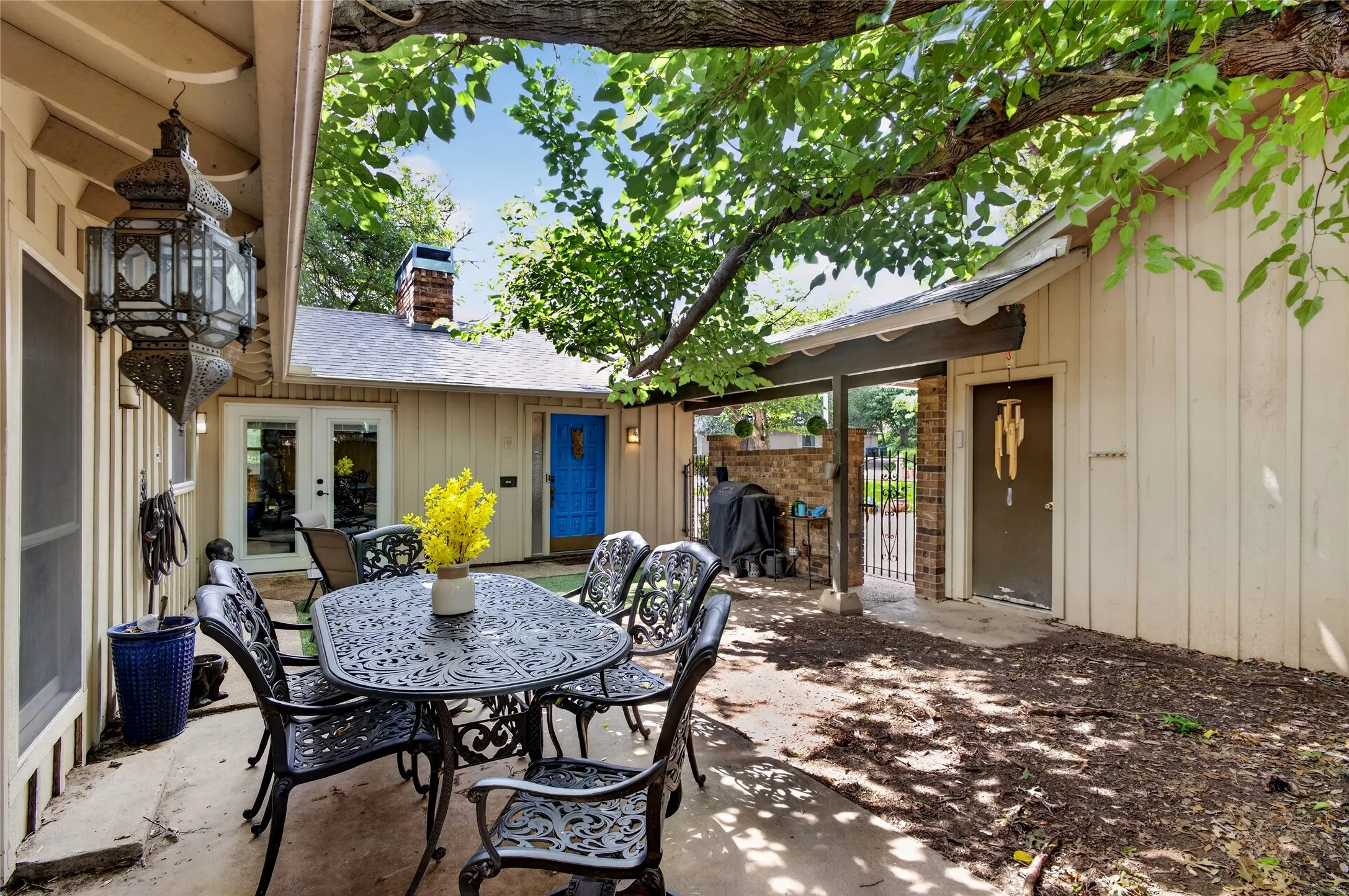Single Family Residence For Sale in Tarrant County , 5310 Westminster Court S, Fort Worth, Texas 76133, 3 Bedroom, 2 Bathroom, 2 Garage spaces, 1,788 Sqft, built in 1969, mls#21282277, Real Estate Agent in Fort Worth, Homes For Sale in Tarrant county, Homes For Sale in Fort Worth, Realtor in Fort Worth Texas, Real Estate Brokerage Independent Realty Texas, Luminita Cordes Realtor
