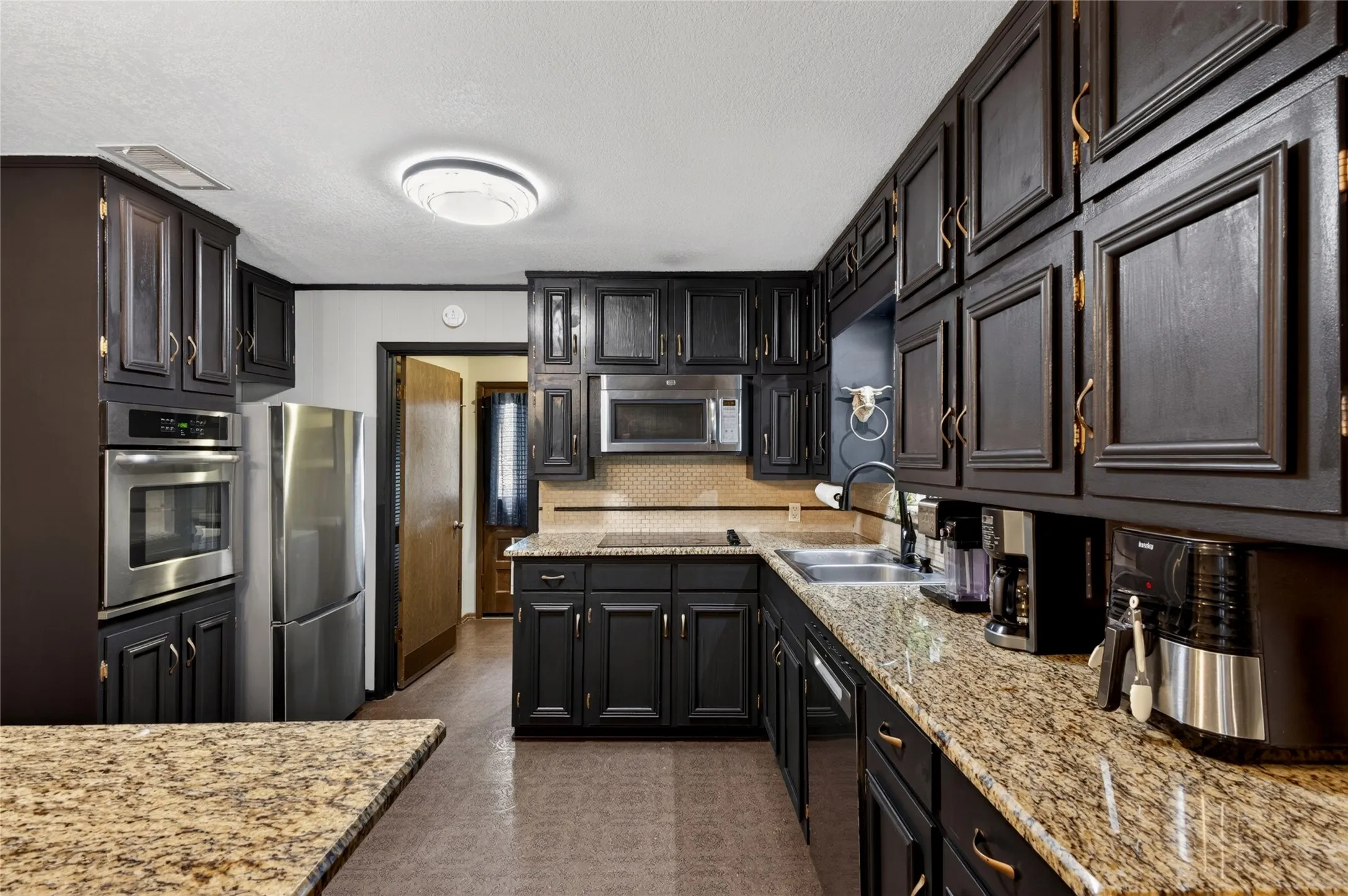 Single Family Residence For Sale in Tarrant County , 5310 Westminster Court S, Fort Worth, Texas 76133, 3 Bedroom, 2 Bathroom, 2 Garage spaces, 1,788 Sqft, built in 1969, mls#21282277, Real Estate Agent in Fort Worth, Homes For Sale in Tarrant county, Homes For Sale in Fort Worth, Realtor in Fort Worth Texas, Real Estate Brokerage Independent Realty Texas, Luminita Cordes Realtor