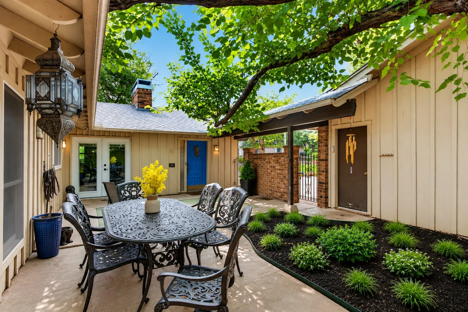 Single Family Residence For Sale in Tarrant County , 5310 Westminster Court S, Fort Worth, Texas 76133, 3 Bedroom, 2 Bathroom, 2 Garage spaces, 1,788 Sqft, built in 1969, mls#21282277, Real Estate Agent in Fort Worth, Homes For Sale in Tarrant county, Homes For Sale in Fort Worth, Realtor in Fort Worth Texas, Real Estate Brokerage Independent Realty Texas, Luminita Cordes Realtor