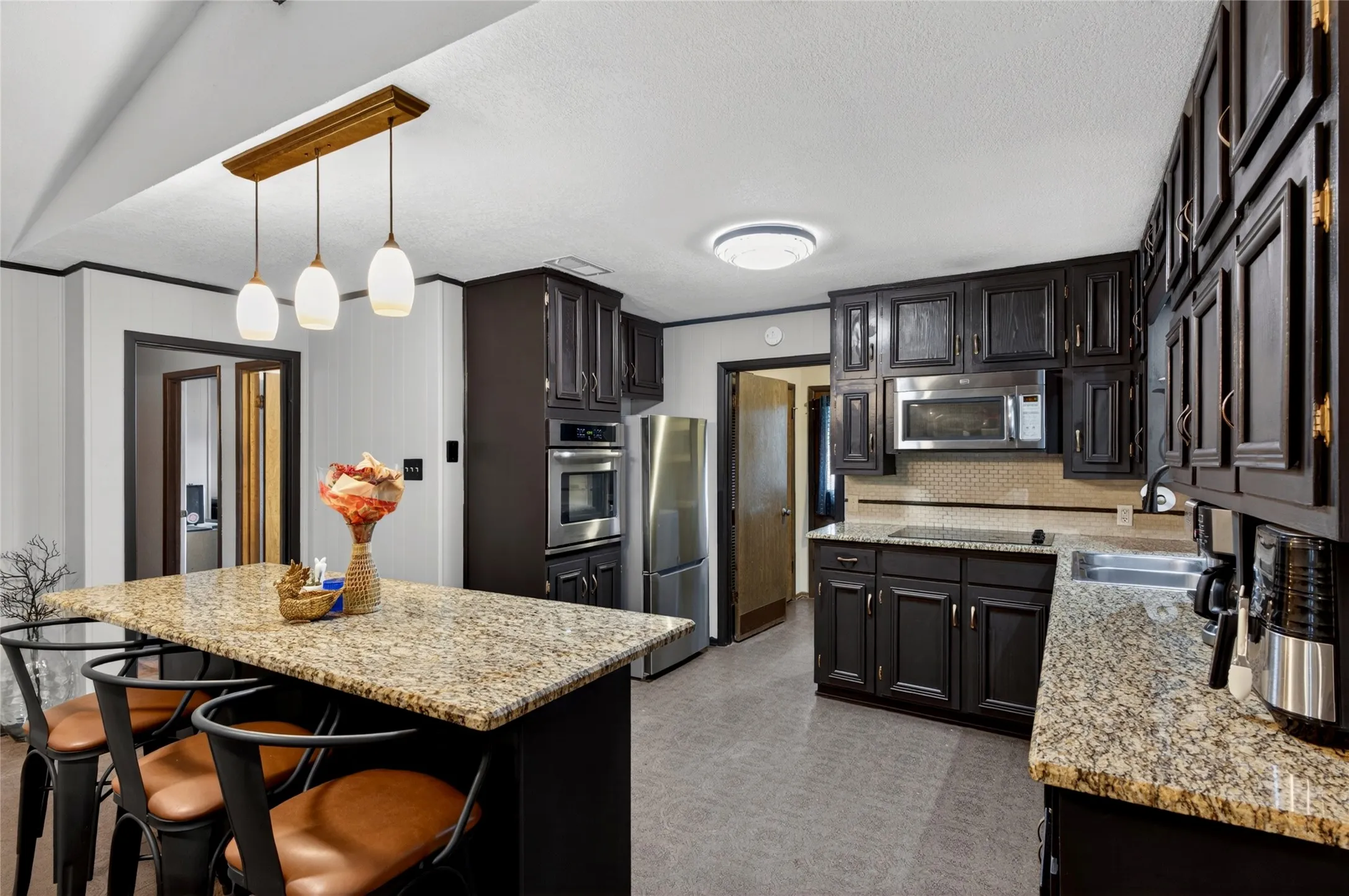 Single Family Residence For Sale in Tarrant County , 5310 Westminster Court S, Fort Worth, Texas 76133, 3 Bedroom, 2 Bathroom, 2 Garage spaces, 1,788 Sqft, built in 1969, mls#21282277, Real Estate Agent in Fort Worth, Homes For Sale in Tarrant county, Homes For Sale in Fort Worth, Realtor in Fort Worth Texas, Real Estate Brokerage Independent Realty Texas, Luminita Cordes Realtor