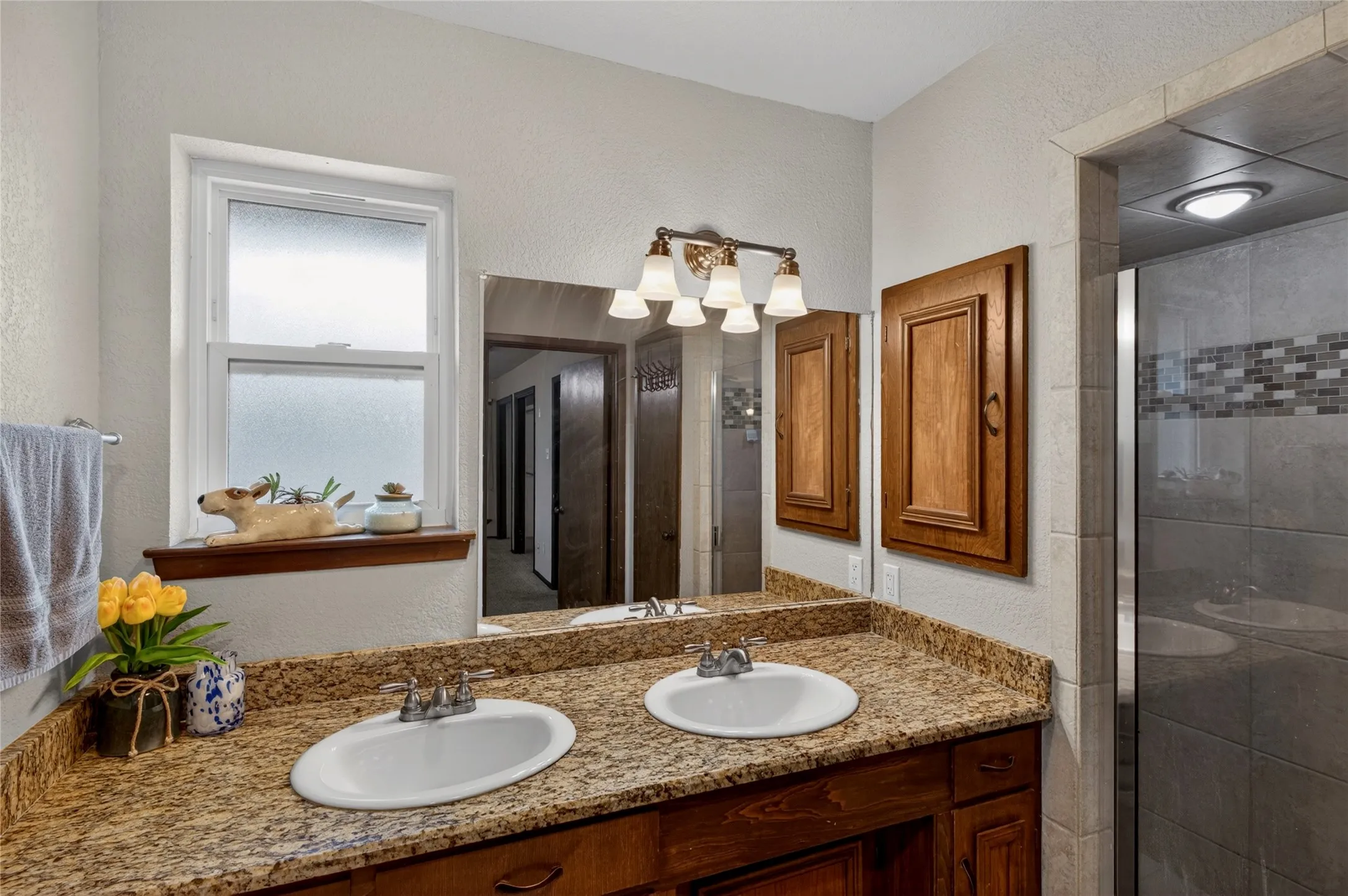 Single Family Residence For Sale in Tarrant County , 5310 Westminster Court S, Fort Worth, Texas 76133, 3 Bedroom, 2 Bathroom, 2 Garage spaces, 1,788 Sqft, built in 1969, mls#21282277, Real Estate Agent in Fort Worth, Homes For Sale in Tarrant county, Homes For Sale in Fort Worth, Realtor in Fort Worth Texas, Real Estate Brokerage Independent Realty Texas, Luminita Cordes Realtor