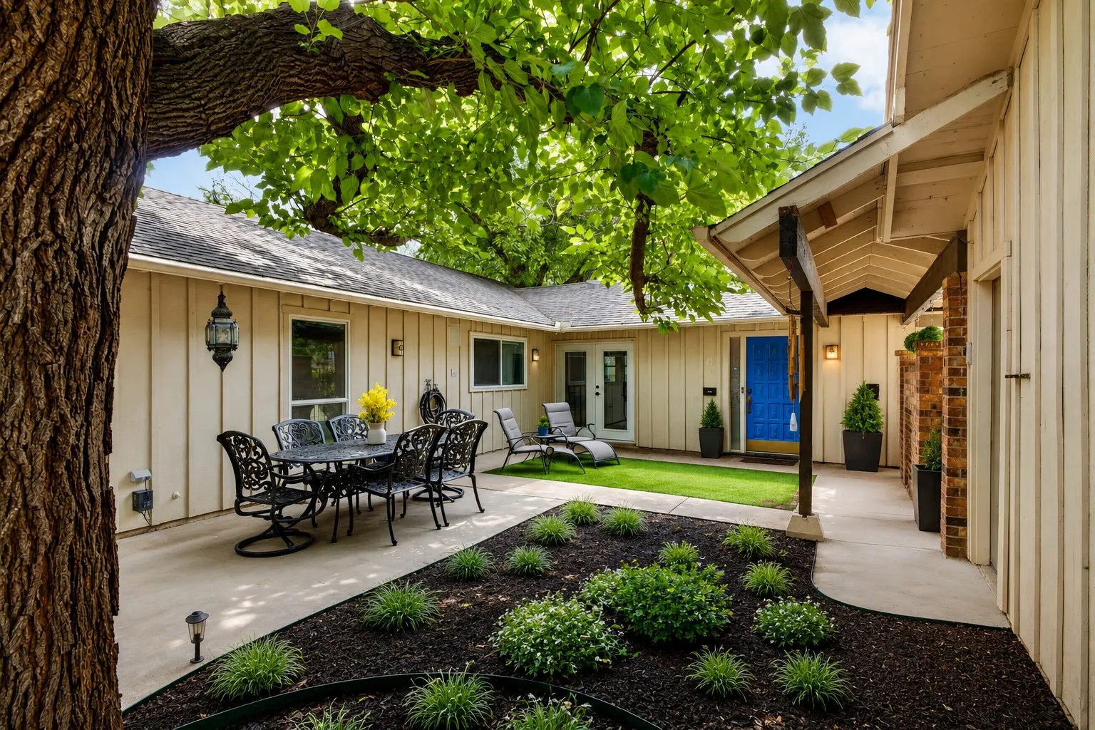 Single Family Residence For Sale in Tarrant County , 5310 Westminster Court S, Fort Worth, Texas 76133, 3 Bedroom, 2 Bathroom, 2 Garage spaces, 1,788 Sqft, built in 1969, mls#21282277, Real Estate Agent in Fort Worth, Homes For Sale in Tarrant county, Homes For Sale in Fort Worth, Realtor in Fort Worth Texas, Real Estate Brokerage Independent Realty Texas, Luminita Cordes Realtor