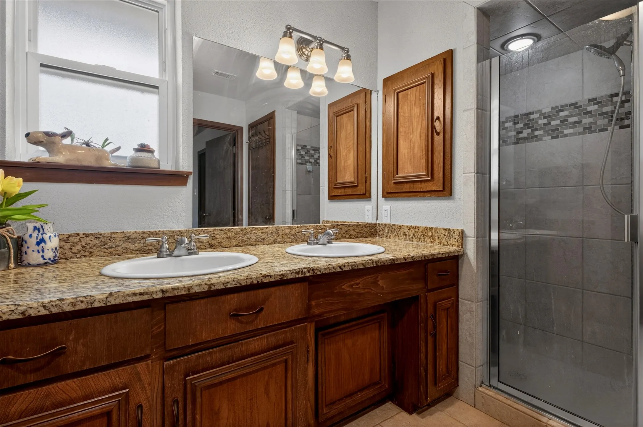 Single Family Residence For Sale in Tarrant County , 5310 Westminster Court S, Fort Worth, Texas 76133, 3 Bedroom, 2 Bathroom, 2 Garage spaces, 1,788 Sqft, built in 1969, mls#21282277, Real Estate Agent in Fort Worth, Homes For Sale in Tarrant county, Homes For Sale in Fort Worth, Realtor in Fort Worth Texas, Real Estate Brokerage Independent Realty Texas, Luminita Cordes Realtor