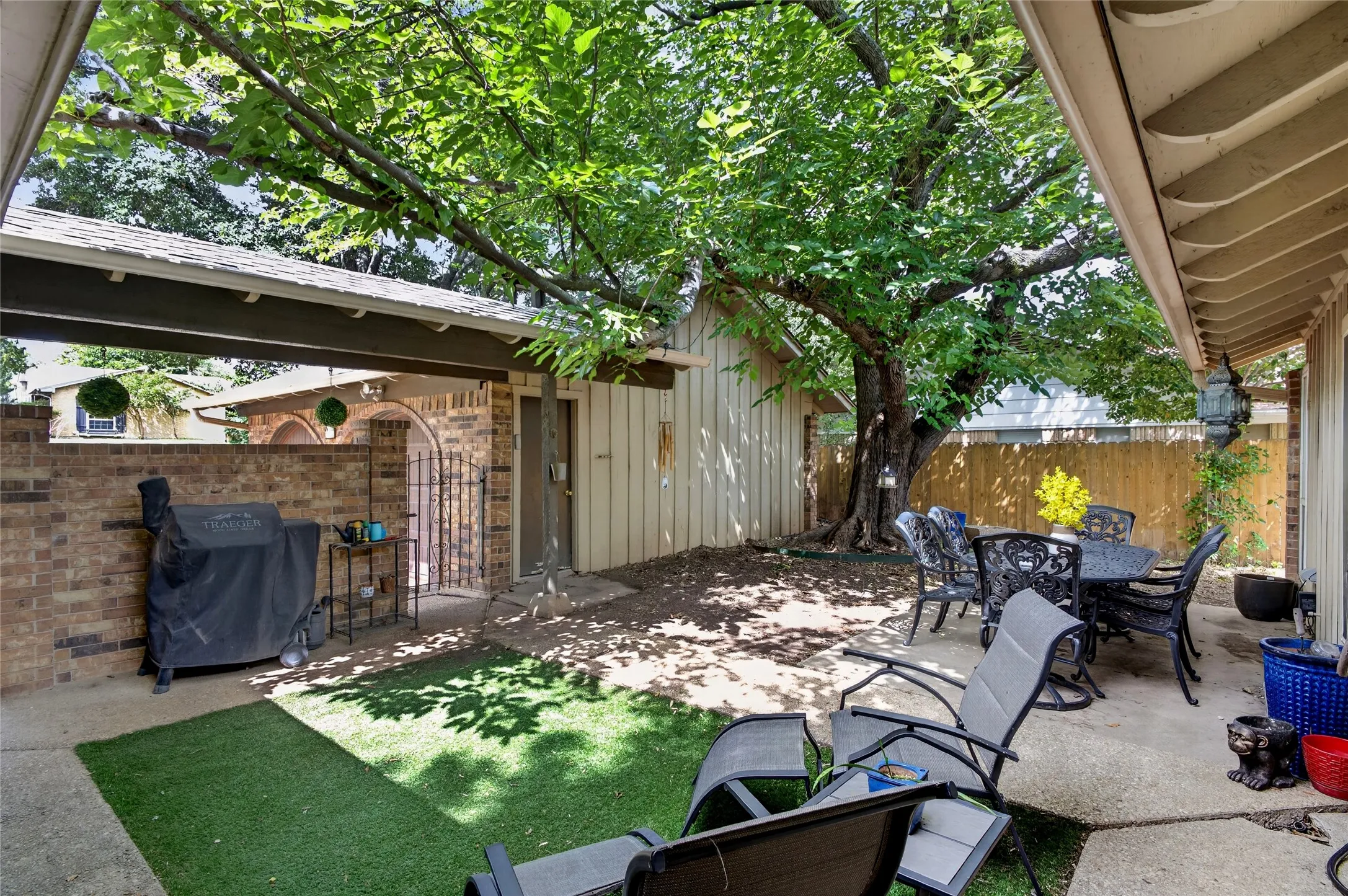 Single Family Residence For Sale in Tarrant County , 5310 Westminster Court S, Fort Worth, Texas 76133, 3 Bedroom, 2 Bathroom, 2 Garage spaces, 1,788 Sqft, built in 1969, mls#21282277, Real Estate Agent in Fort Worth, Homes For Sale in Tarrant county, Homes For Sale in Fort Worth, Realtor in Fort Worth Texas, Real Estate Brokerage Independent Realty Texas, Luminita Cordes Realtor
