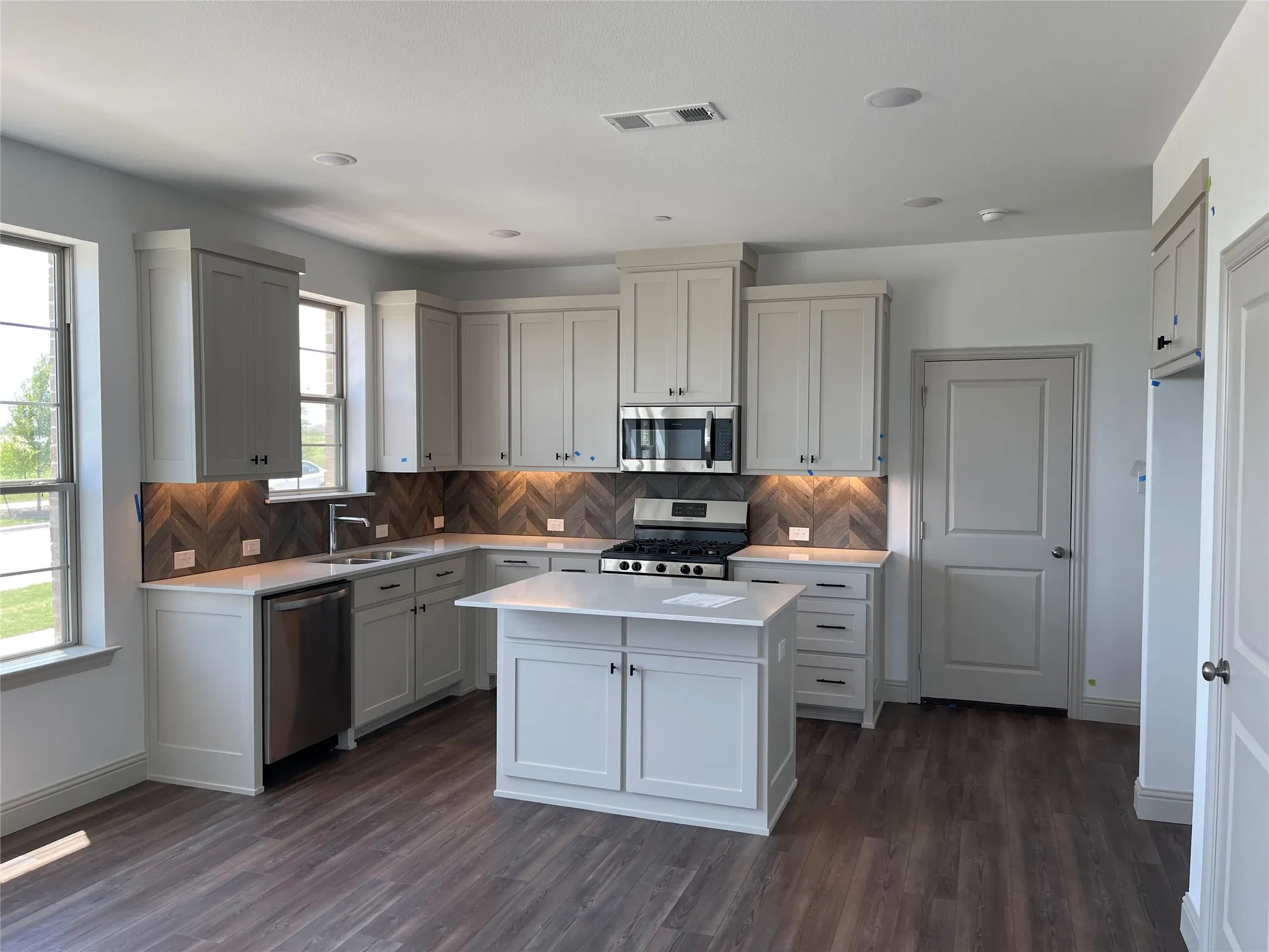 Townhouse For Rent in Denton County , 1056 Homestead Way, Argyle, Texas 76226, 3 Bedroom, 3 Bathroom, 2 Garage spaces, 2,001 Sqft, built in 2022, mls#21294186, Real Estate Agent in Argyle, Homes For Rent in Denton county, Homes For Rent in Argyle, Realtor in Argyle Texas, Real Estate Brokerage Independent Realty Texas, Luminita Cordes Realtor