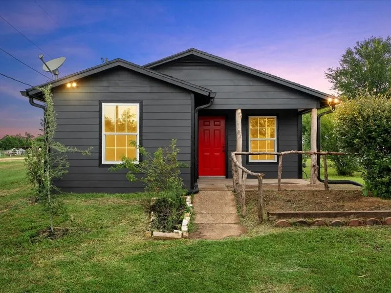 Single Family Residence For Sale in Mc Lennan County , 3336 Kendall Lane, Waco, Texas 76705, 3 Bedroom, 1 Bathroom, Garage spaces, 1,200 Sqft, built in 1966, Price $179,990, mls#21294147, Real Estate Agent in Waco, Homes For Sale in Mc Lennan county, Homes For Sale in Waco, Realtor in Waco Texas, Real Estate Brokerage Independent Realty Texas, Luminita Cordes Realtor