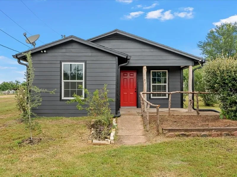 Single Family Residence For Sale in Mc Lennan County , 3336 Kendall Lane, Waco, Texas 76705, 3 Bedroom, 1 Bathroom, Garage spaces, 1,200 Sqft, built in 1966, Price $179,990, mls#21294147, Real Estate Agent in Waco, Homes For Sale in Mc Lennan county, Homes For Sale in Waco, Realtor in Waco Texas, Real Estate Brokerage Independent Realty Texas, Luminita Cordes Realtor