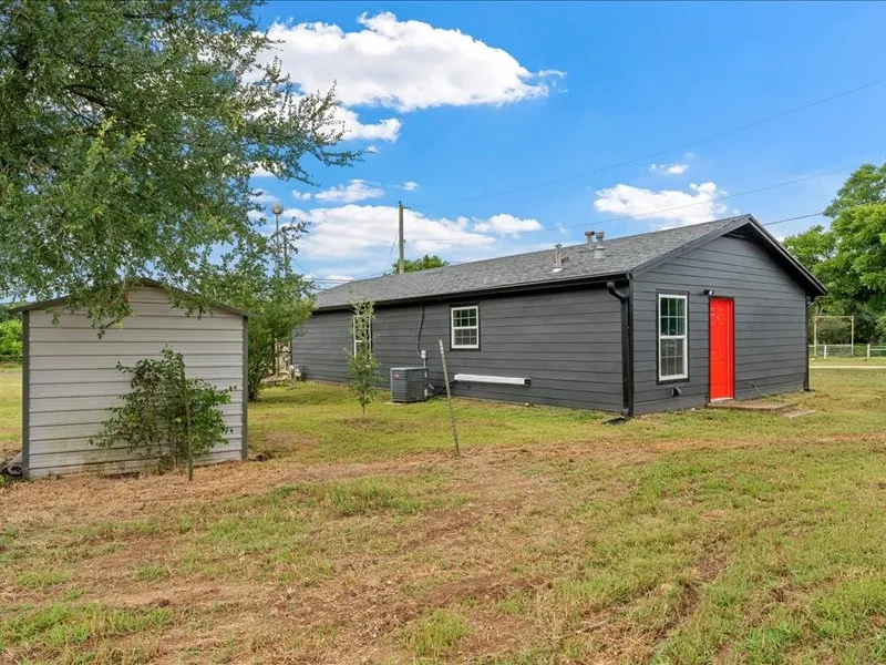Single Family Residence For Sale in Mc Lennan County , 3336 Kendall Lane, Waco, Texas 76705, 3 Bedroom, 1 Bathroom, Garage spaces, 1,200 Sqft, built in 1966, Price $179,990, mls#21294147, Real Estate Agent in Waco, Homes For Sale in Mc Lennan county, Homes For Sale in Waco, Realtor in Waco Texas, Real Estate Brokerage Independent Realty Texas, Luminita Cordes Realtor