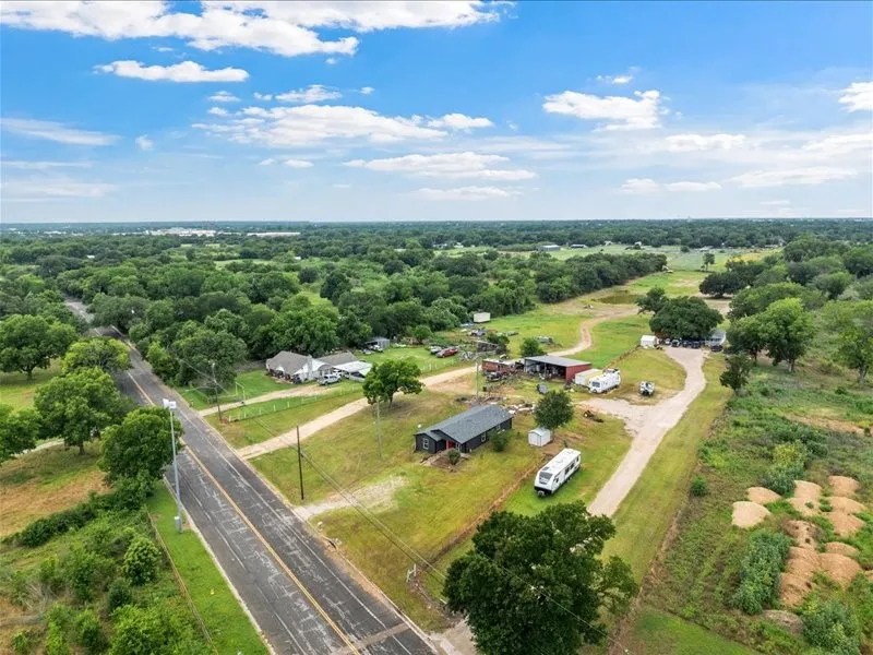Single Family Residence For Sale in Mc Lennan County , 3336 Kendall Lane, Waco, Texas 76705, 3 Bedroom, 1 Bathroom, Garage spaces, 1,200 Sqft, built in 1966, Price $179,990, mls#21294147, Real Estate Agent in Waco, Homes For Sale in Mc Lennan county, Homes For Sale in Waco, Realtor in Waco Texas, Real Estate Brokerage Independent Realty Texas, Luminita Cordes Realtor
