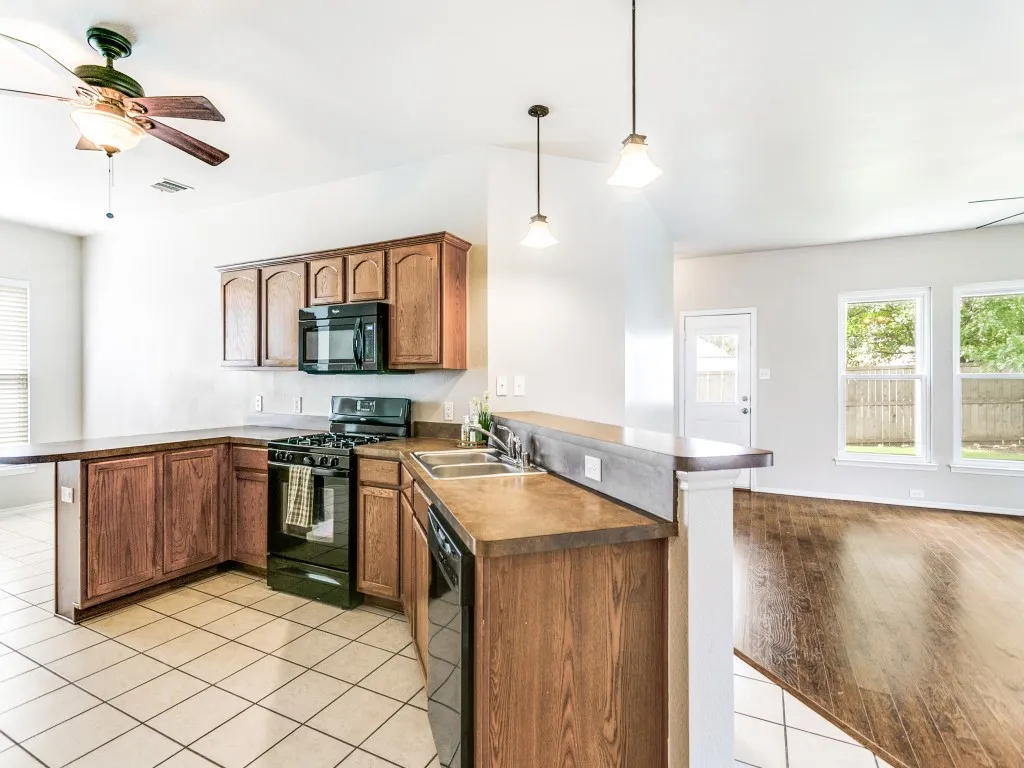 Single Family Residence For Sale in Collin County , 9941 Northgate Drive, Mc Kinney, Texas 75072, 4 Bedroom, 2 Bathroom, 2 Garage spaces, 2,039 Sqft, built in 2006, mls#21294124, Real Estate Agent in Mc Kinney, Homes For Sale in Collin county, Homes For Sale in Mc Kinney, Realtor in Mc Kinney Texas, Real Estate Brokerage Independent Realty Texas, Luminita Cordes Realtor