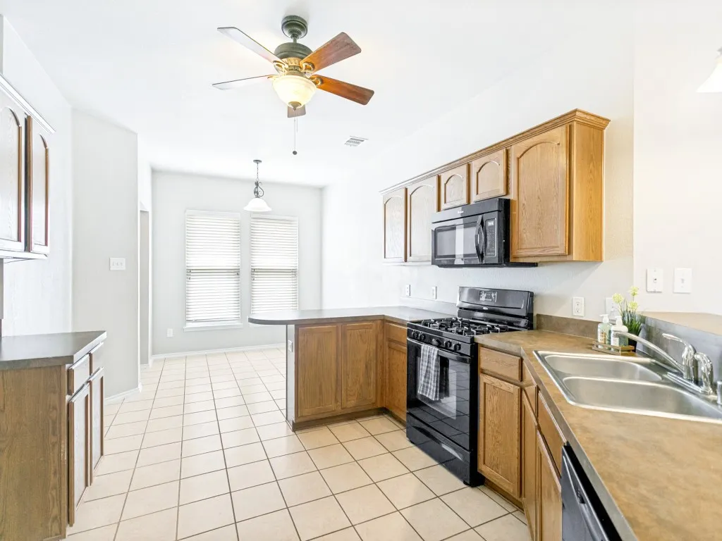 Single Family Residence For Sale in Collin County , 9941 Northgate Drive, Mc Kinney, Texas 75072, 4 Bedroom, 2 Bathroom, 2 Garage spaces, 2,039 Sqft, built in 2006, mls#21294124, Real Estate Agent in Mc Kinney, Homes For Sale in Collin county, Homes For Sale in Mc Kinney, Realtor in Mc Kinney Texas, Real Estate Brokerage Independent Realty Texas, Luminita Cordes Realtor