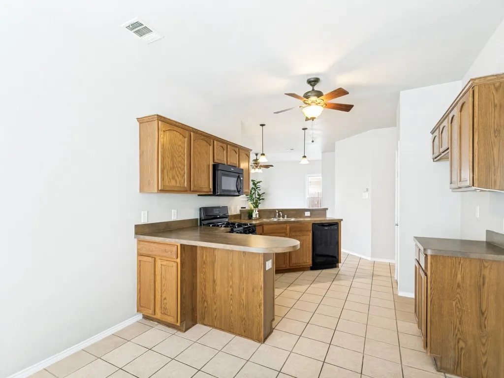 Single Family Residence For Sale in Collin County , 9941 Northgate Drive, Mc Kinney, Texas 75072, 4 Bedroom, 2 Bathroom, 2 Garage spaces, 2,039 Sqft, built in 2006, mls#21294124, Real Estate Agent in Mc Kinney, Homes For Sale in Collin county, Homes For Sale in Mc Kinney, Realtor in Mc Kinney Texas, Real Estate Brokerage Independent Realty Texas, Luminita Cordes Realtor