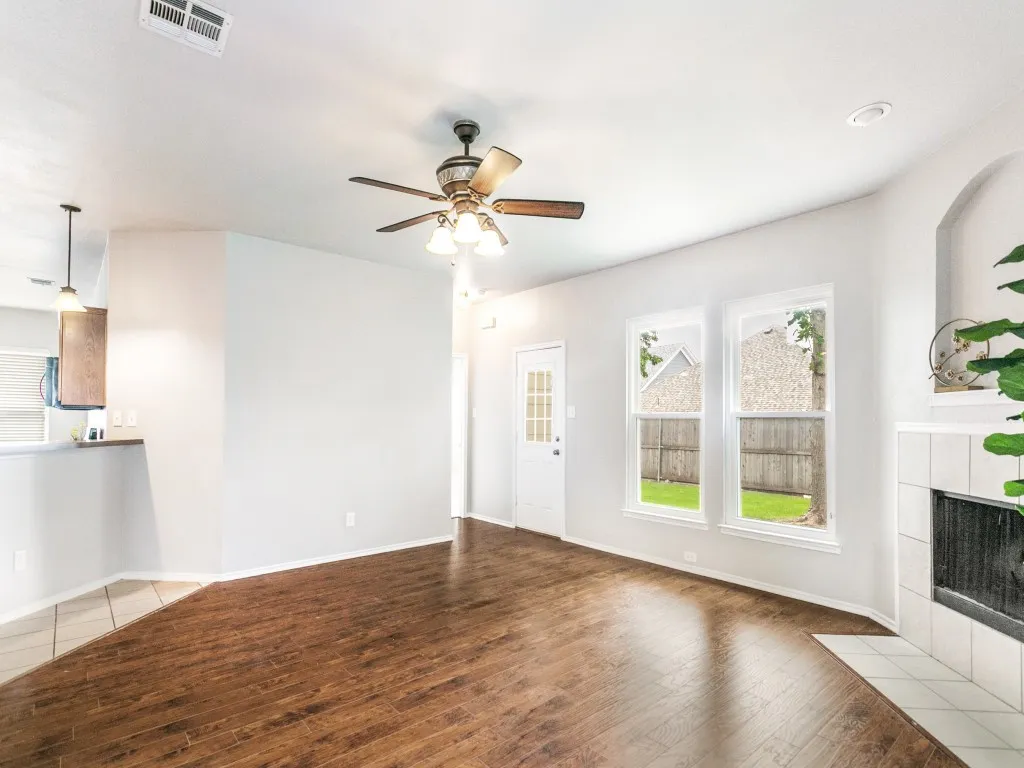 Single Family Residence For Sale in Collin County , 9941 Northgate Drive, Mc Kinney, Texas 75072, 4 Bedroom, 2 Bathroom, 2 Garage spaces, 2,039 Sqft, built in 2006, mls#21294124, Real Estate Agent in Mc Kinney, Homes For Sale in Collin county, Homes For Sale in Mc Kinney, Realtor in Mc Kinney Texas, Real Estate Brokerage Independent Realty Texas, Luminita Cordes Realtor