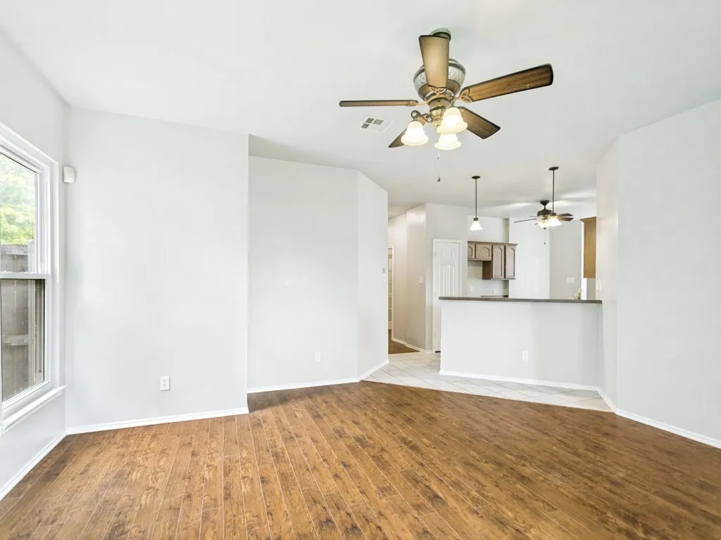 Single Family Residence For Sale in Collin County , 9941 Northgate Drive, Mc Kinney, Texas 75072, 4 Bedroom, 2 Bathroom, 2 Garage spaces, 2,039 Sqft, built in 2006, mls#21294124, Real Estate Agent in Mc Kinney, Homes For Sale in Collin county, Homes For Sale in Mc Kinney, Realtor in Mc Kinney Texas, Real Estate Brokerage Independent Realty Texas, Luminita Cordes Realtor