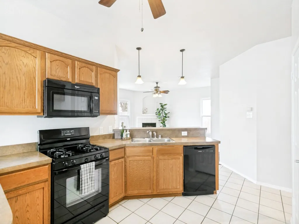 Single Family Residence For Sale in Collin County , 9941 Northgate Drive, Mc Kinney, Texas 75072, 4 Bedroom, 2 Bathroom, 2 Garage spaces, 2,039 Sqft, built in 2006, mls#21294124, Real Estate Agent in Mc Kinney, Homes For Sale in Collin county, Homes For Sale in Mc Kinney, Realtor in Mc Kinney Texas, Real Estate Brokerage Independent Realty Texas, Luminita Cordes Realtor
