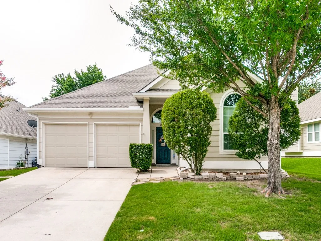 Single Family Residence For Sale in Collin County , 9941 Northgate Drive, Mc Kinney, Texas 75072, 4 Bedroom, 2 Bathroom, 2 Garage spaces, 2,039 Sqft, built in 2006, mls#21294124, Real Estate Agent in Mc Kinney, Homes For Sale in Collin county, Homes For Sale in Mc Kinney, Realtor in Mc Kinney Texas, Real Estate Brokerage Independent Realty Texas, Luminita Cordes Realtor