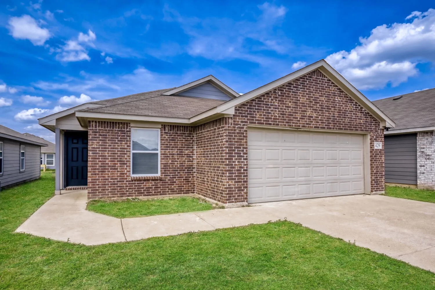 Single Family Residence For Sale in Kaufman County , 429 Shorty Street, Mabank, Texas 75147, 3 Bedroom, 2 Bathroom, 2 Garage spaces, 1,405 Sqft, built in 2022, mls#21294193, Real Estate Agent in Mabank, Homes For Sale in Kaufman county, Homes For Sale in Mabank, Realtor in Mabank Texas, Real Estate Brokerage Independent Realty Texas, Luminita Cordes Realtor