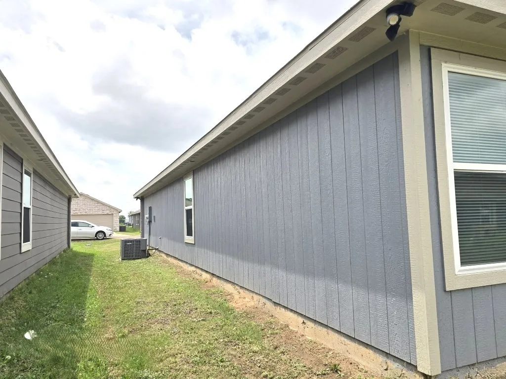 Single Family Residence For Sale in Kaufman County , 429 Shorty Street, Mabank, Texas 75147, 3 Bedroom, 2 Bathroom, 2 Garage spaces, 1,405 Sqft, built in 2022, mls#21294193, Real Estate Agent in Mabank, Homes For Sale in Kaufman county, Homes For Sale in Mabank, Realtor in Mabank Texas, Real Estate Brokerage Independent Realty Texas, Luminita Cordes Realtor