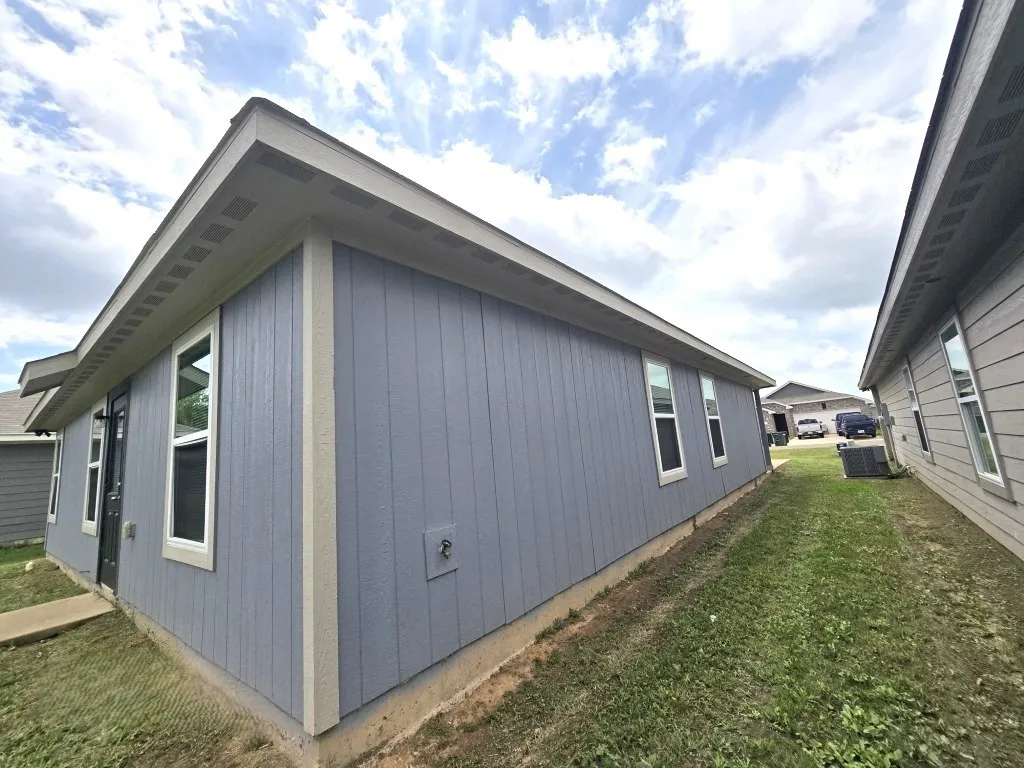 Single Family Residence For Sale in Kaufman County , 429 Shorty Street, Mabank, Texas 75147, 3 Bedroom, 2 Bathroom, 2 Garage spaces, 1,405 Sqft, built in 2022, mls#21294193, Real Estate Agent in Mabank, Homes For Sale in Kaufman county, Homes For Sale in Mabank, Realtor in Mabank Texas, Real Estate Brokerage Independent Realty Texas, Luminita Cordes Realtor