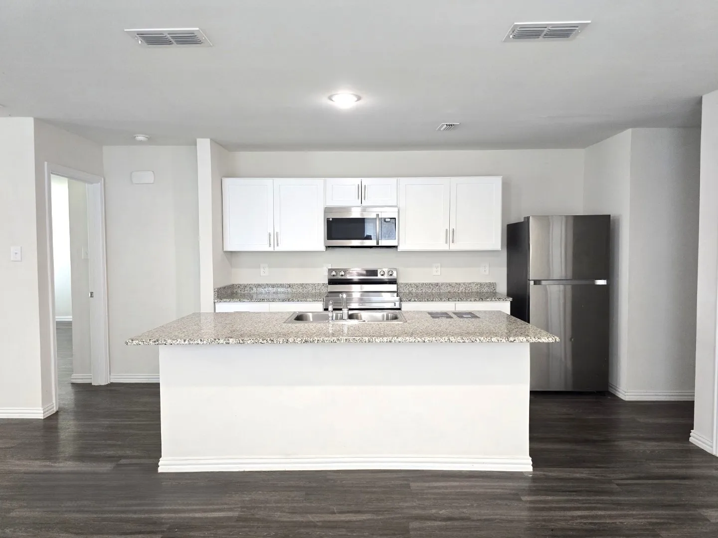 Single Family Residence For Sale in Kaufman County , 429 Shorty Street, Mabank, Texas 75147, 3 Bedroom, 2 Bathroom, 2 Garage spaces, 1,405 Sqft, built in 2022, mls#21294193, Real Estate Agent in Mabank, Homes For Sale in Kaufman county, Homes For Sale in Mabank, Realtor in Mabank Texas, Real Estate Brokerage Independent Realty Texas, Luminita Cordes Realtor