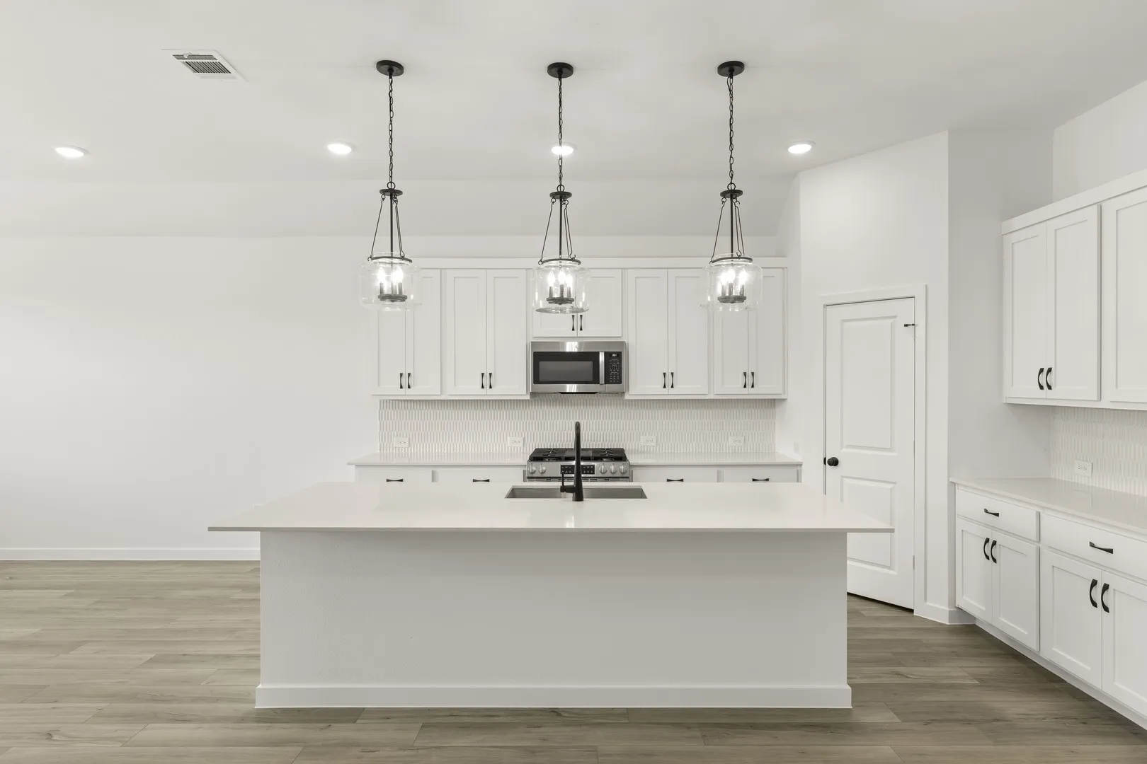 11. 1812 Bachman - Kitchen