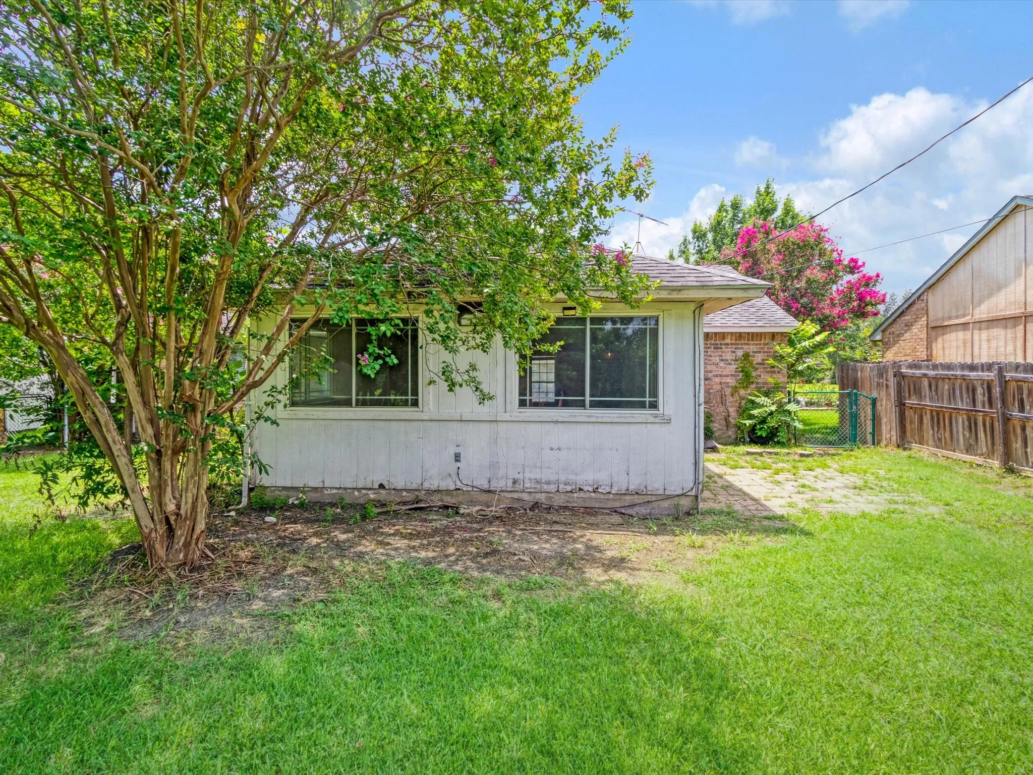 Single Family Residence For Sale in Kaufman County , 524 Carl C Senter Street, Forney, Texas 75126, 3 Bedroom, 1 Bathroom, 1 Garage spaces, 1,707 Sqft, built in 1981, mls#21293983, Real Estate Agent in Forney, Homes For Sale in Kaufman county, Homes For Sale in Forney, Realtor in Forney Texas, Real Estate Brokerage Independent Realty Texas, Luminita Cordes Realtor