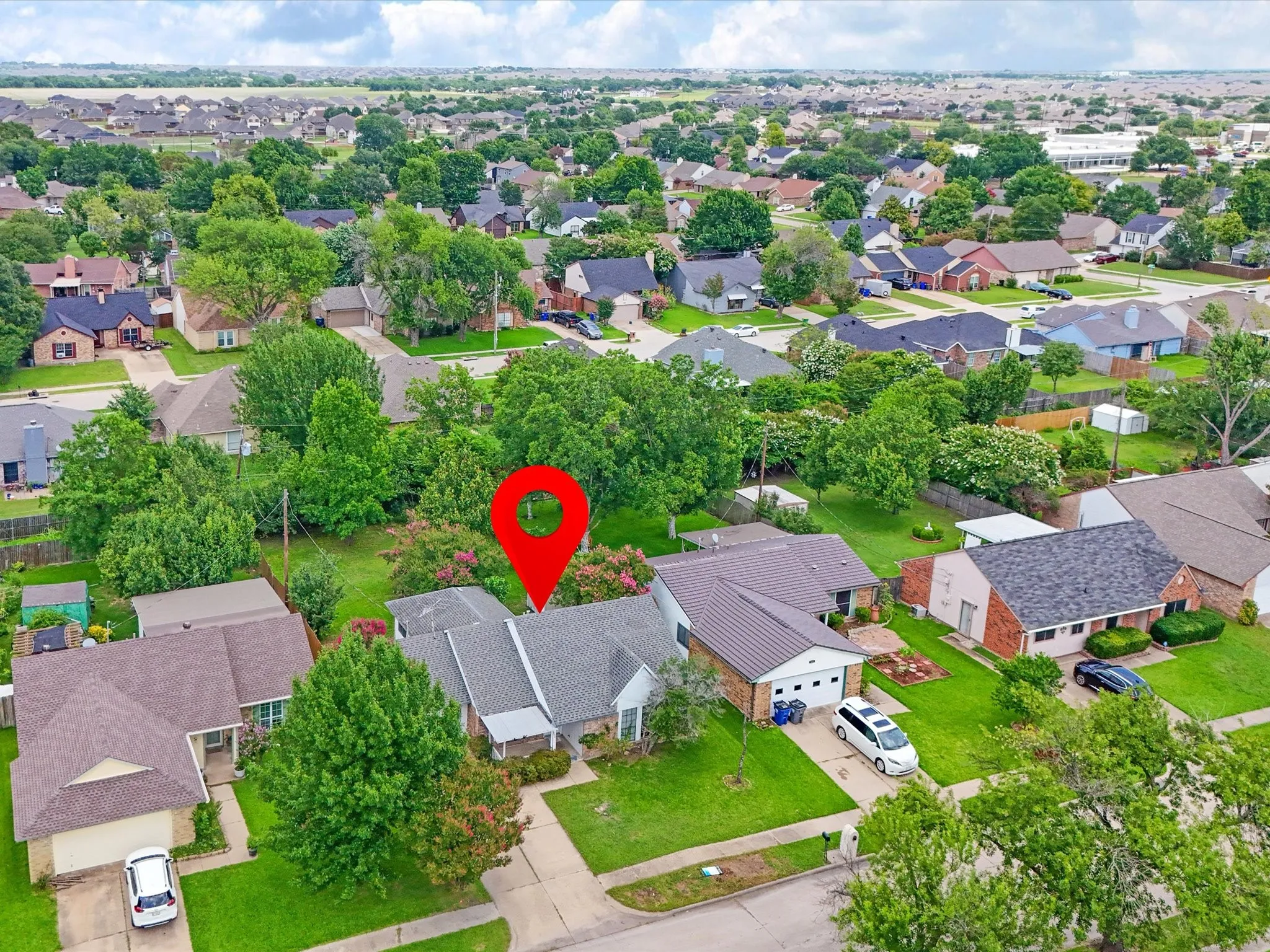 Single Family Residence For Sale in Kaufman County , 524 Carl C Senter Street, Forney, Texas 75126, 3 Bedroom, 1 Bathroom, 1 Garage spaces, 1,707 Sqft, built in 1981, mls#21293983, Real Estate Agent in Forney, Homes For Sale in Kaufman county, Homes For Sale in Forney, Realtor in Forney Texas, Real Estate Brokerage Independent Realty Texas, Luminita Cordes Realtor