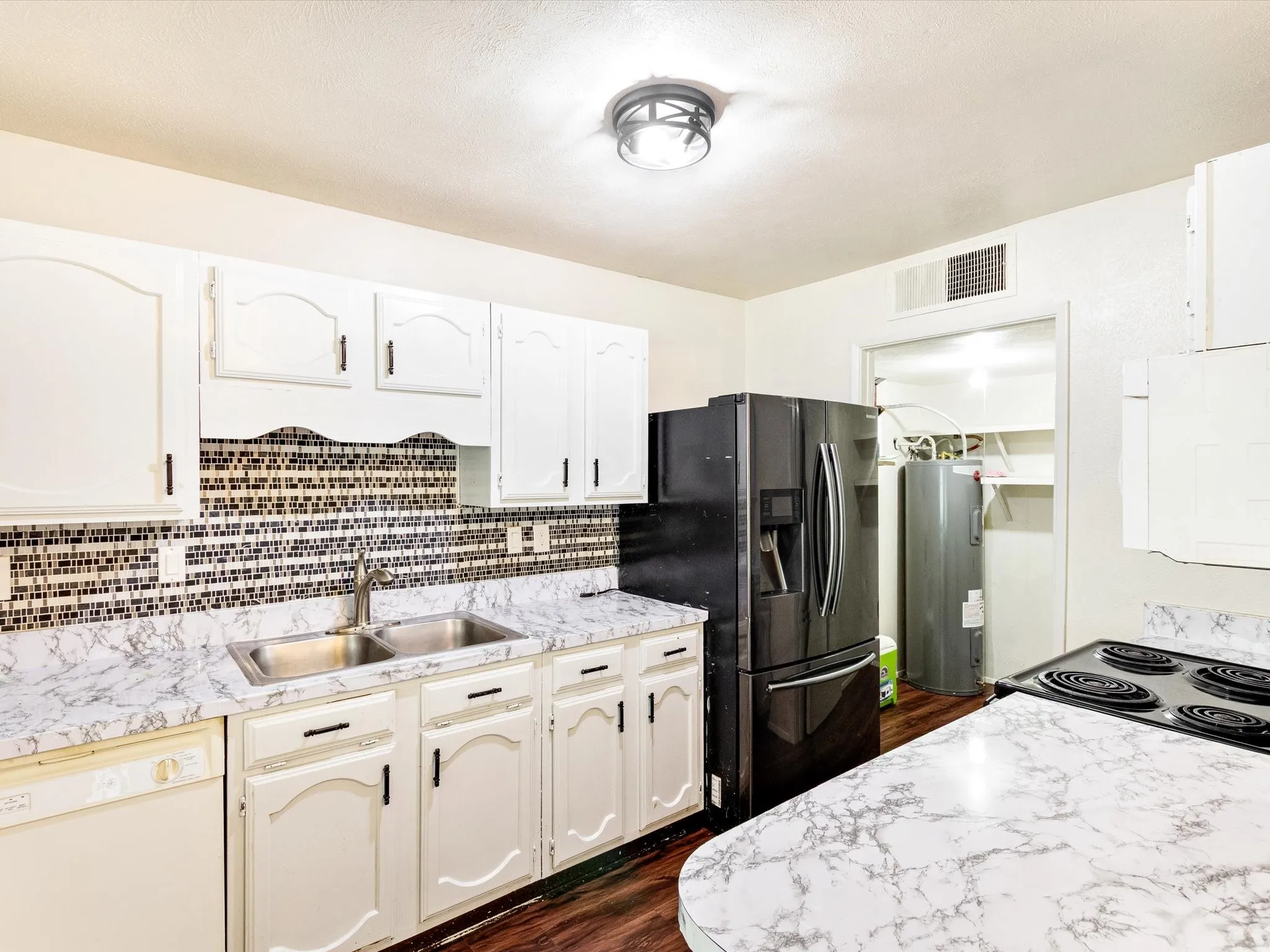 Single Family Residence For Sale in Kaufman County , 524 Carl C Senter Street, Forney, Texas 75126, 3 Bedroom, 1 Bathroom, 1 Garage spaces, 1,707 Sqft, built in 1981, mls#21293983, Real Estate Agent in Forney, Homes For Sale in Kaufman county, Homes For Sale in Forney, Realtor in Forney Texas, Real Estate Brokerage Independent Realty Texas, Luminita Cordes Realtor