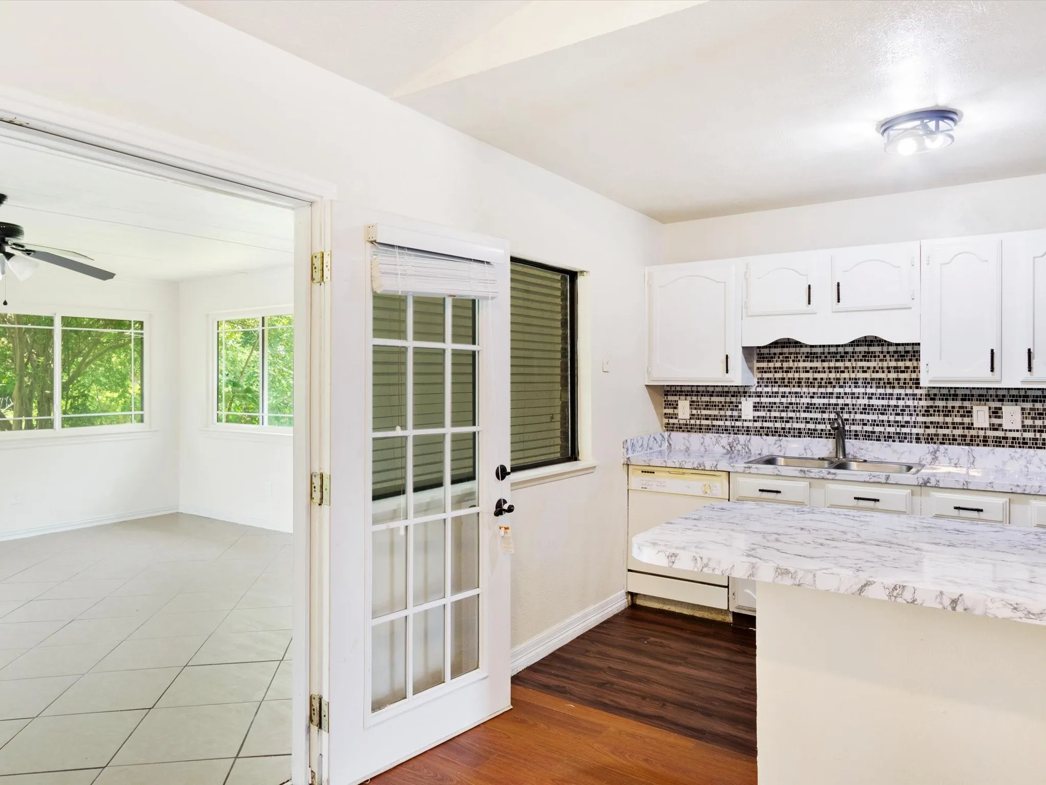 Single Family Residence For Sale in Kaufman County , 524 Carl C Senter Street, Forney, Texas 75126, 3 Bedroom, 1 Bathroom, 1 Garage spaces, 1,707 Sqft, built in 1981, mls#21293983, Real Estate Agent in Forney, Homes For Sale in Kaufman county, Homes For Sale in Forney, Realtor in Forney Texas, Real Estate Brokerage Independent Realty Texas, Luminita Cordes Realtor