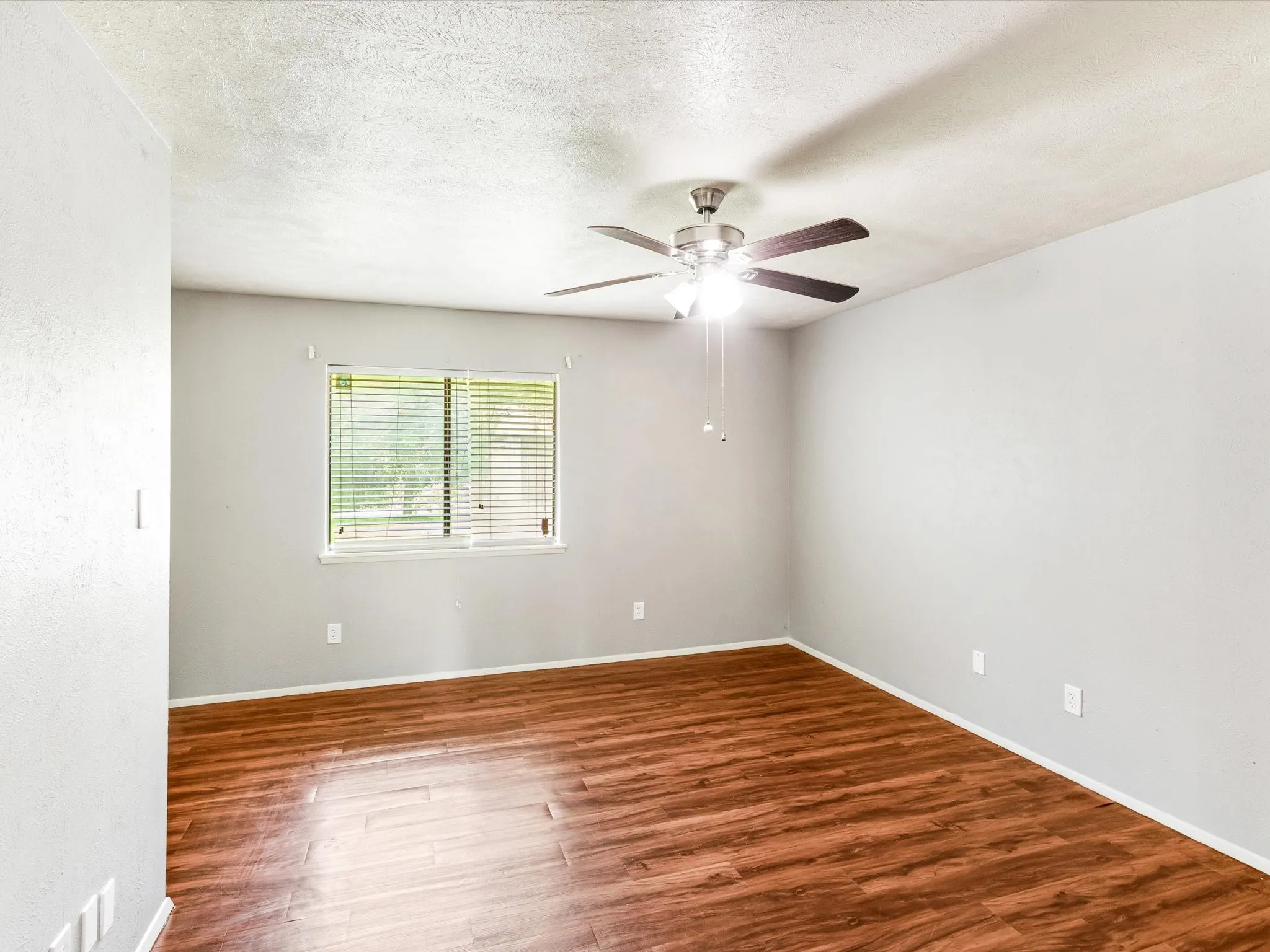 Single Family Residence For Sale in Kaufman County , 524 Carl C Senter Street, Forney, Texas 75126, 3 Bedroom, 1 Bathroom, 1 Garage spaces, 1,707 Sqft, built in 1981, mls#21293983, Real Estate Agent in Forney, Homes For Sale in Kaufman county, Homes For Sale in Forney, Realtor in Forney Texas, Real Estate Brokerage Independent Realty Texas, Luminita Cordes Realtor