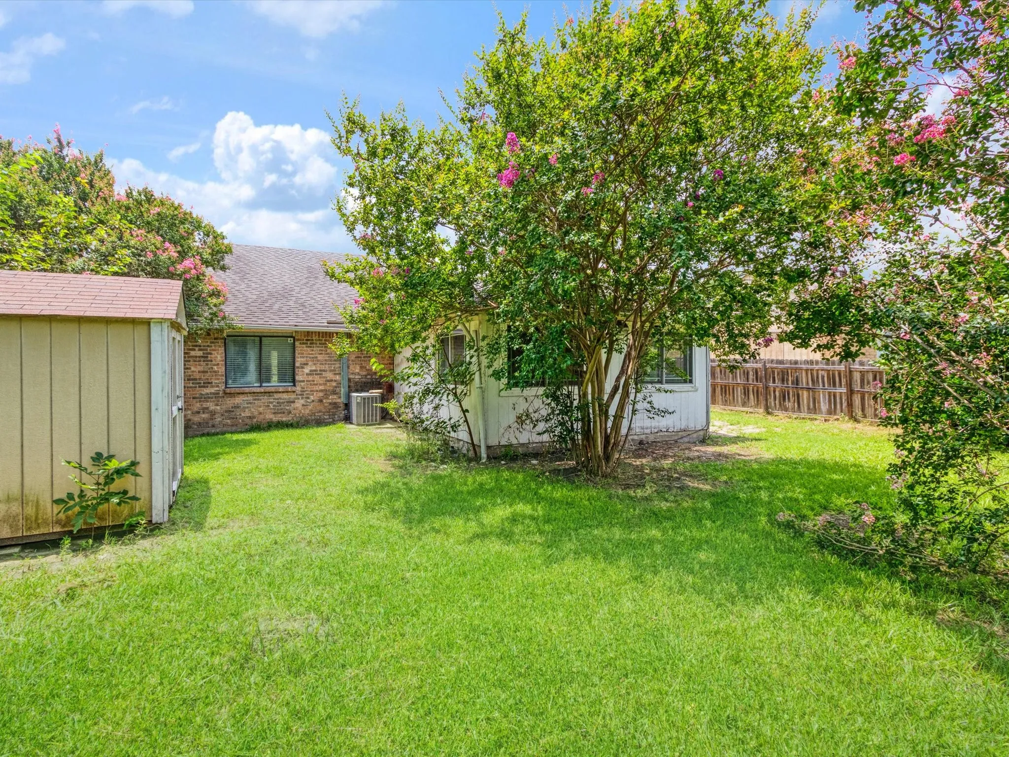 Single Family Residence For Sale in Kaufman County , 524 Carl C Senter Street, Forney, Texas 75126, 3 Bedroom, 1 Bathroom, 1 Garage spaces, 1,707 Sqft, built in 1981, mls#21293983, Real Estate Agent in Forney, Homes For Sale in Kaufman county, Homes For Sale in Forney, Realtor in Forney Texas, Real Estate Brokerage Independent Realty Texas, Luminita Cordes Realtor