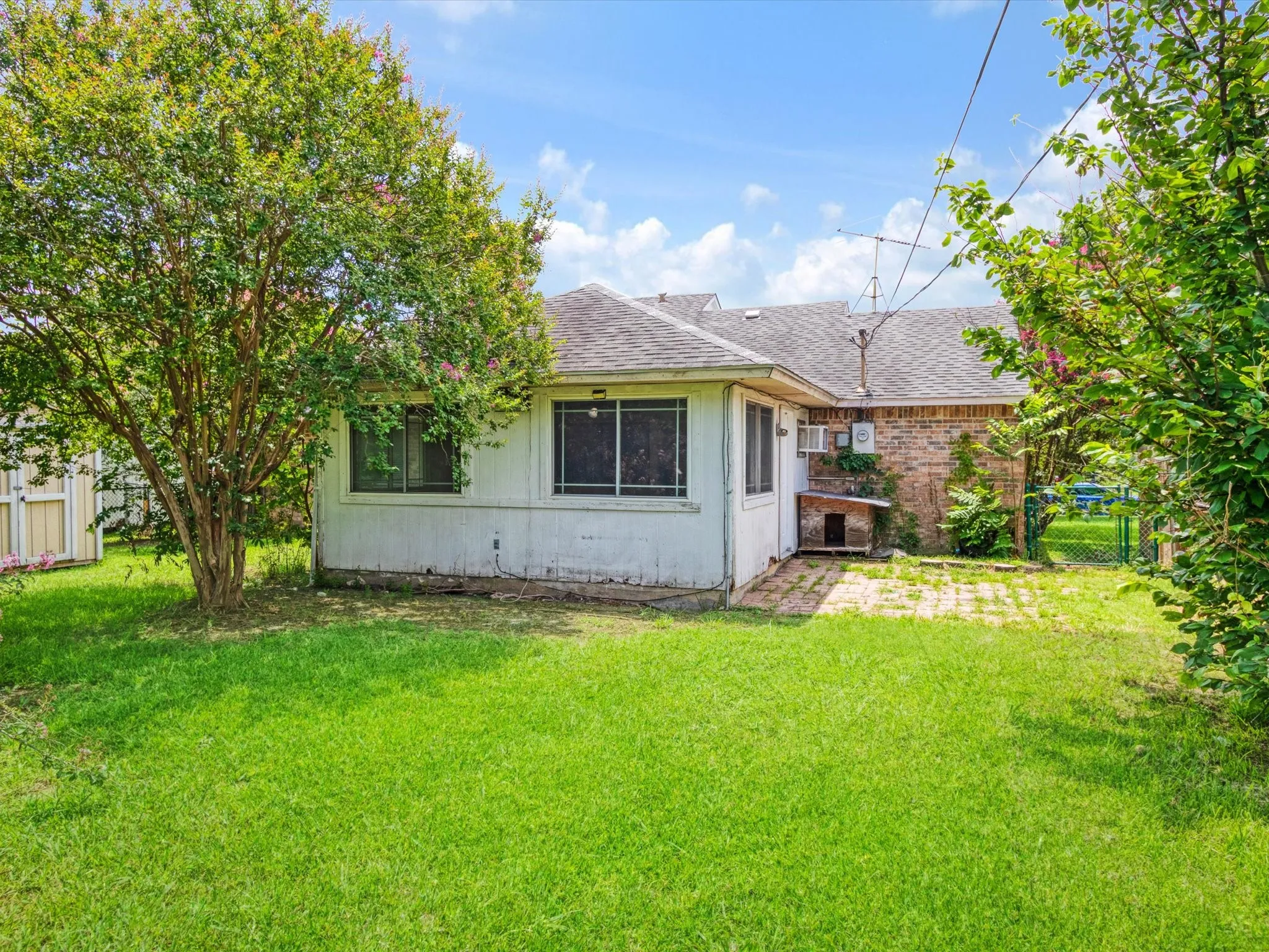 Single Family Residence For Sale in Kaufman County , 524 Carl C Senter Street, Forney, Texas 75126, 3 Bedroom, 1 Bathroom, 1 Garage spaces, 1,707 Sqft, built in 1981, mls#21293983, Real Estate Agent in Forney, Homes For Sale in Kaufman county, Homes For Sale in Forney, Realtor in Forney Texas, Real Estate Brokerage Independent Realty Texas, Luminita Cordes Realtor