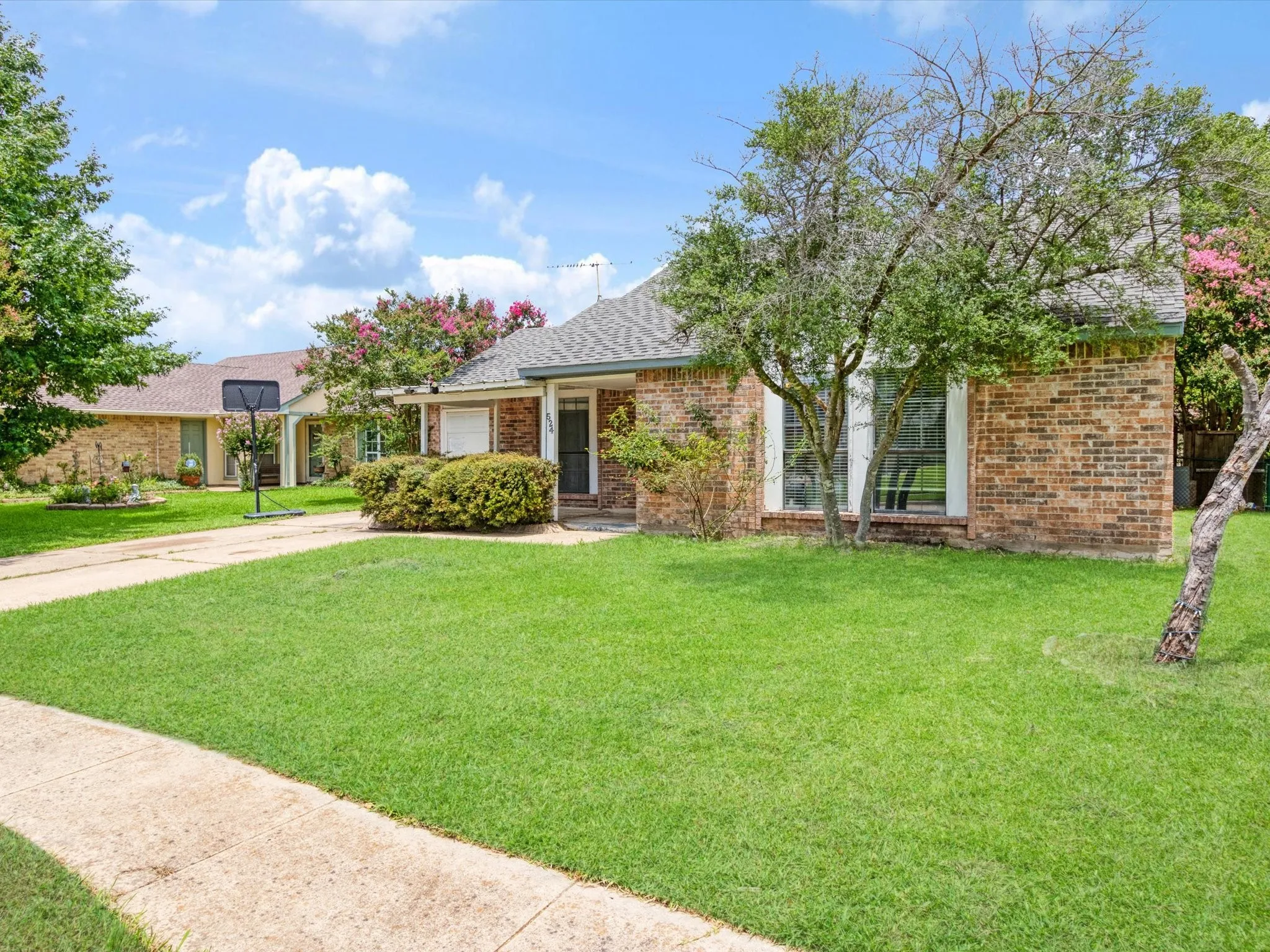 Single Family Residence For Sale in Kaufman County , 524 Carl C Senter Street, Forney, Texas 75126, 3 Bedroom, 1 Bathroom, 1 Garage spaces, 1,707 Sqft, built in 1981, mls#21293983, Real Estate Agent in Forney, Homes For Sale in Kaufman county, Homes For Sale in Forney, Realtor in Forney Texas, Real Estate Brokerage Independent Realty Texas, Luminita Cordes Realtor