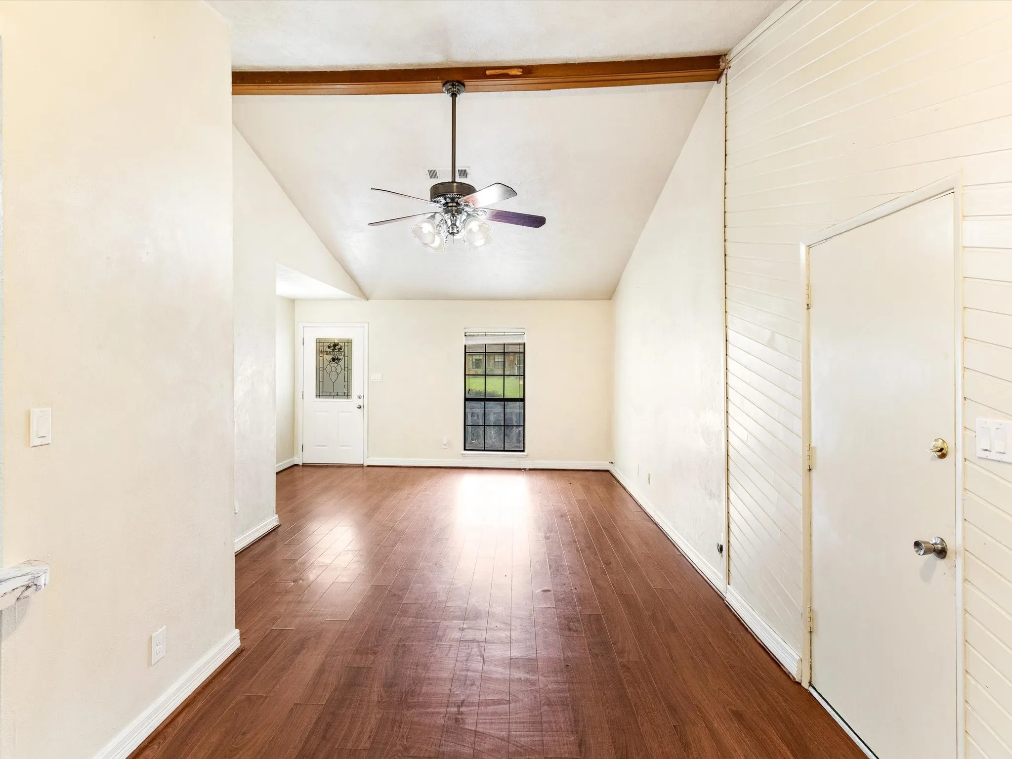 Single Family Residence For Sale in Kaufman County , 524 Carl C Senter Street, Forney, Texas 75126, 3 Bedroom, 1 Bathroom, 1 Garage spaces, 1,707 Sqft, built in 1981, mls#21293983, Real Estate Agent in Forney, Homes For Sale in Kaufman county, Homes For Sale in Forney, Realtor in Forney Texas, Real Estate Brokerage Independent Realty Texas, Luminita Cordes Realtor