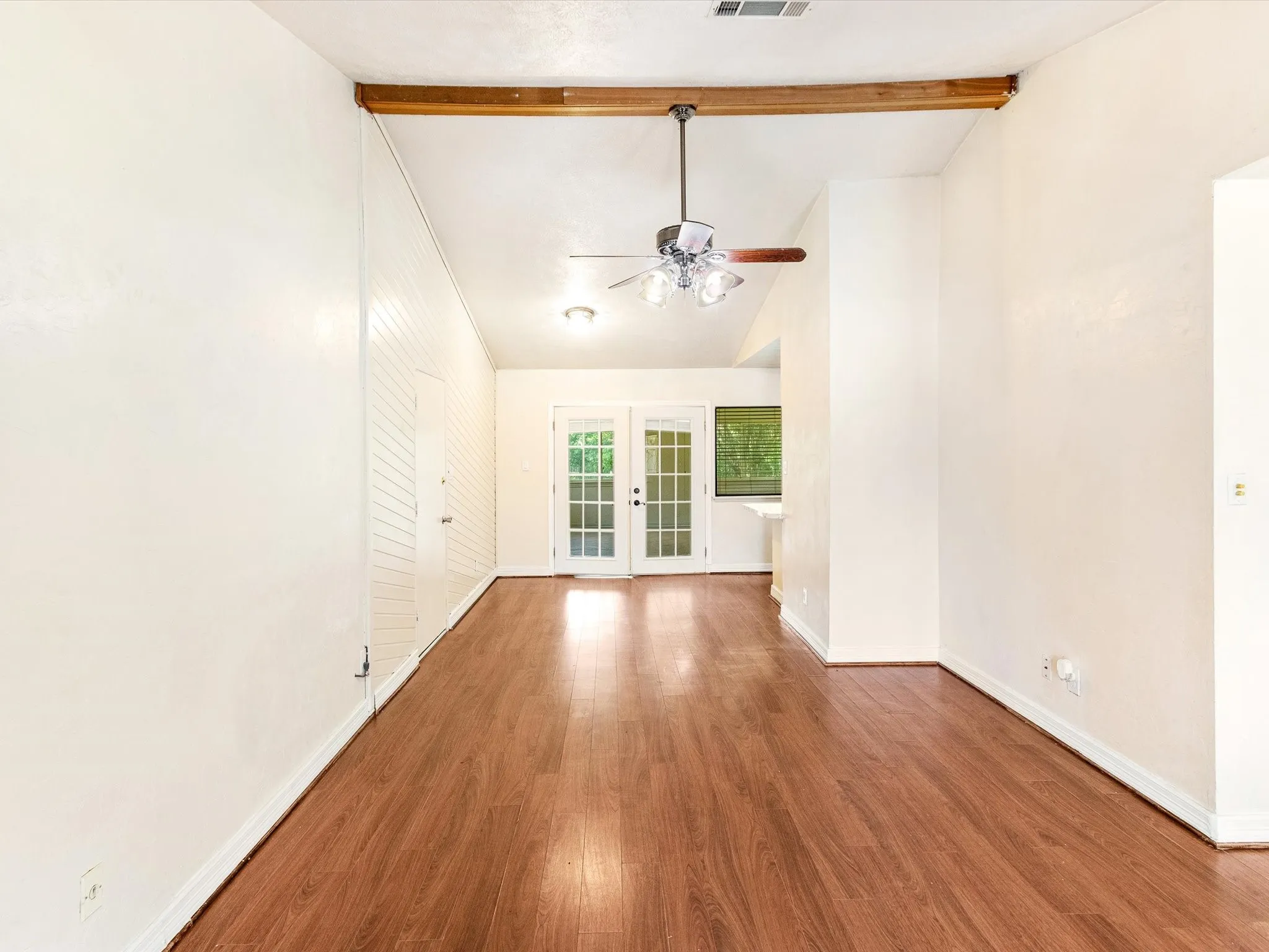 Single Family Residence For Sale in Kaufman County , 524 Carl C Senter Street, Forney, Texas 75126, 3 Bedroom, 1 Bathroom, 1 Garage spaces, 1,707 Sqft, built in 1981, mls#21293983, Real Estate Agent in Forney, Homes For Sale in Kaufman county, Homes For Sale in Forney, Realtor in Forney Texas, Real Estate Brokerage Independent Realty Texas, Luminita Cordes Realtor