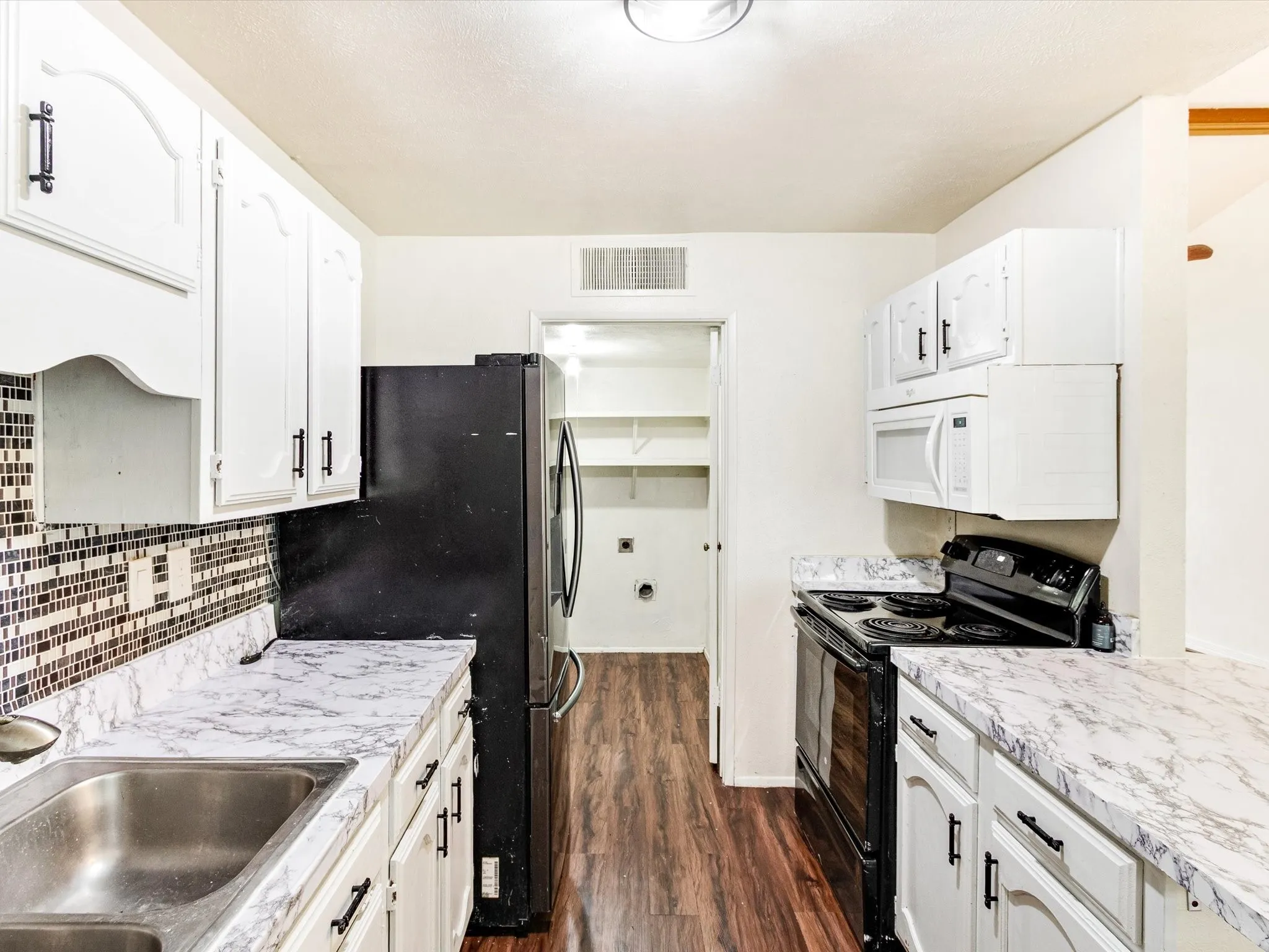 Single Family Residence For Sale in Kaufman County , 524 Carl C Senter Street, Forney, Texas 75126, 3 Bedroom, 1 Bathroom, 1 Garage spaces, 1,707 Sqft, built in 1981, mls#21293983, Real Estate Agent in Forney, Homes For Sale in Kaufman county, Homes For Sale in Forney, Realtor in Forney Texas, Real Estate Brokerage Independent Realty Texas, Luminita Cordes Realtor